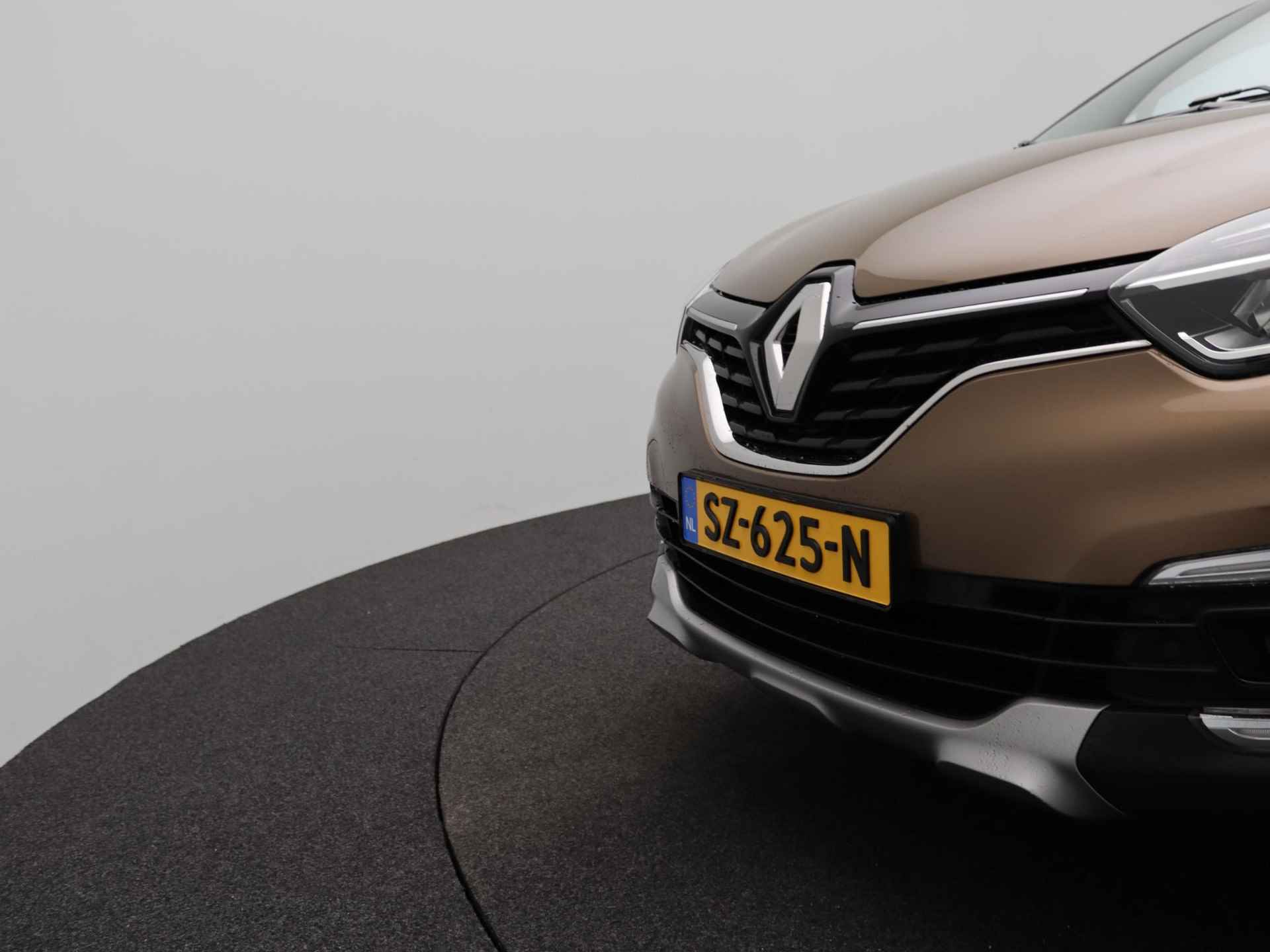 Renault Captur 0.9 TCe 90 Intens | Panoramadak | Parkeercamera | Trekhaak | Navigatie | - 33/40