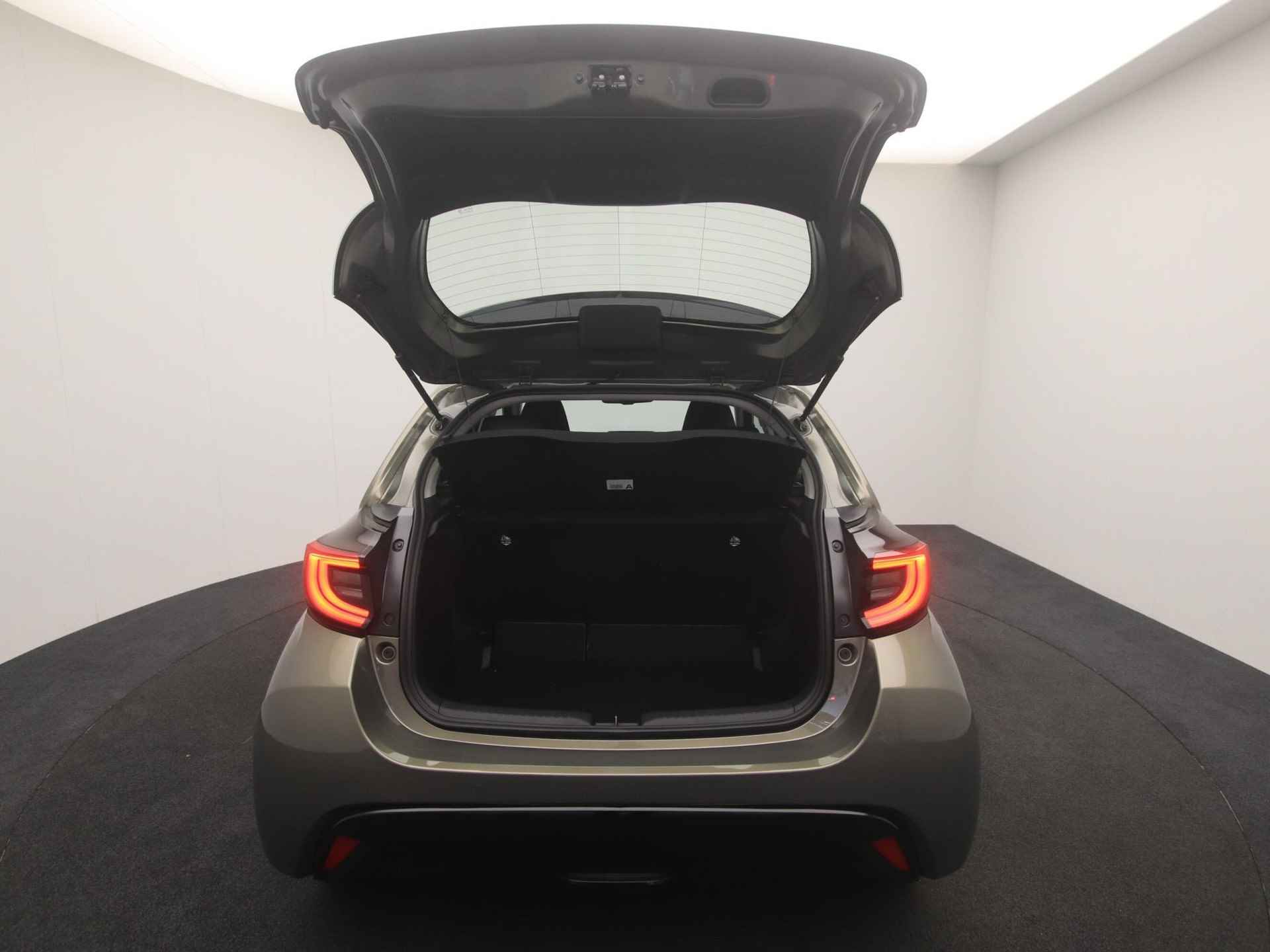 Mazda 2 Hybrid 1.5 Agile automaat met Comfort Pakket en Safety Pakket | voorraad voordeel | direct leverbaar - 15/40