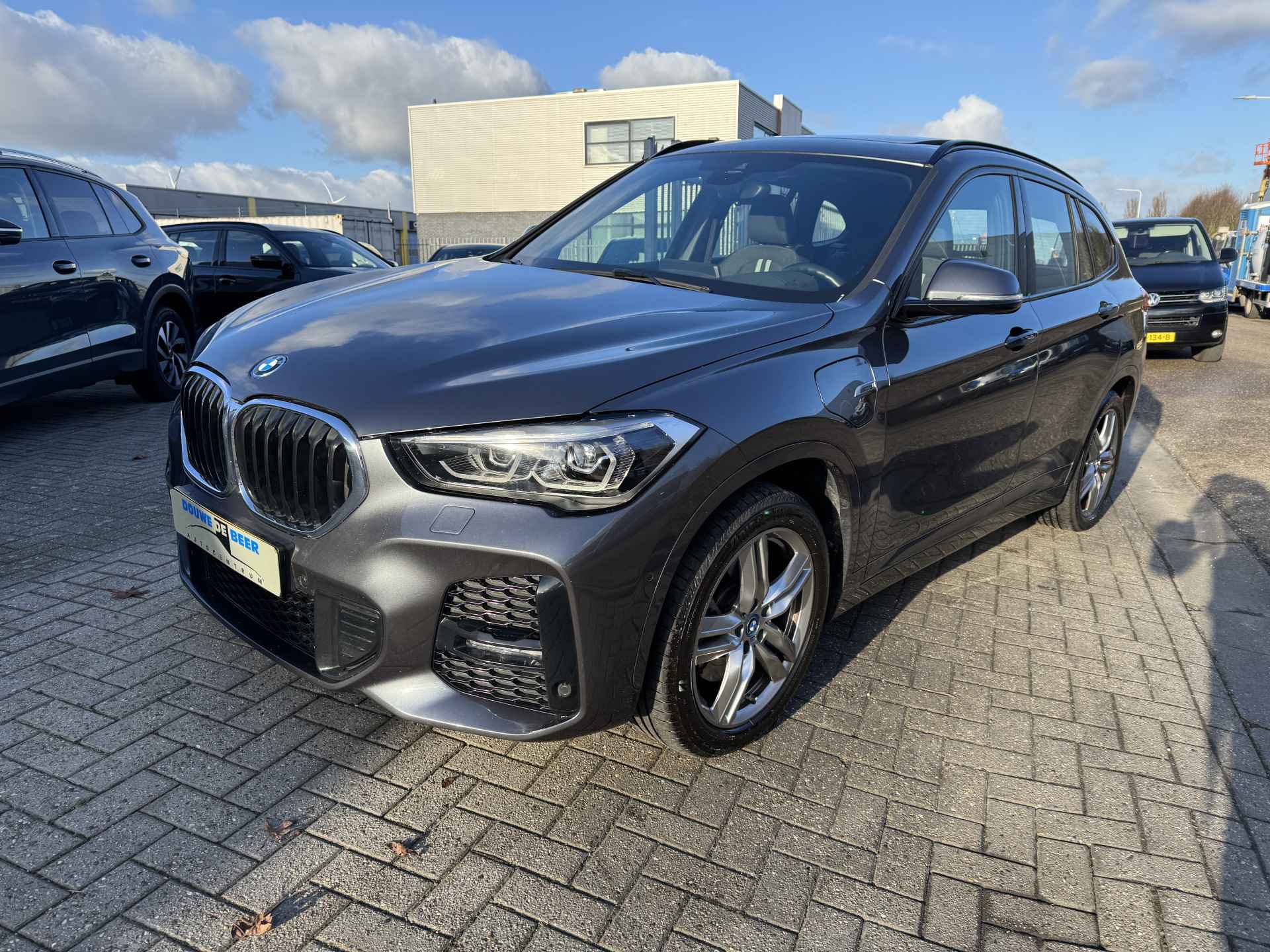 BMW X1 xDrive25e M-sport Pano-Dak | HUD | Keyless | Adapt. Cruise | Stoelverw. | - 5/29