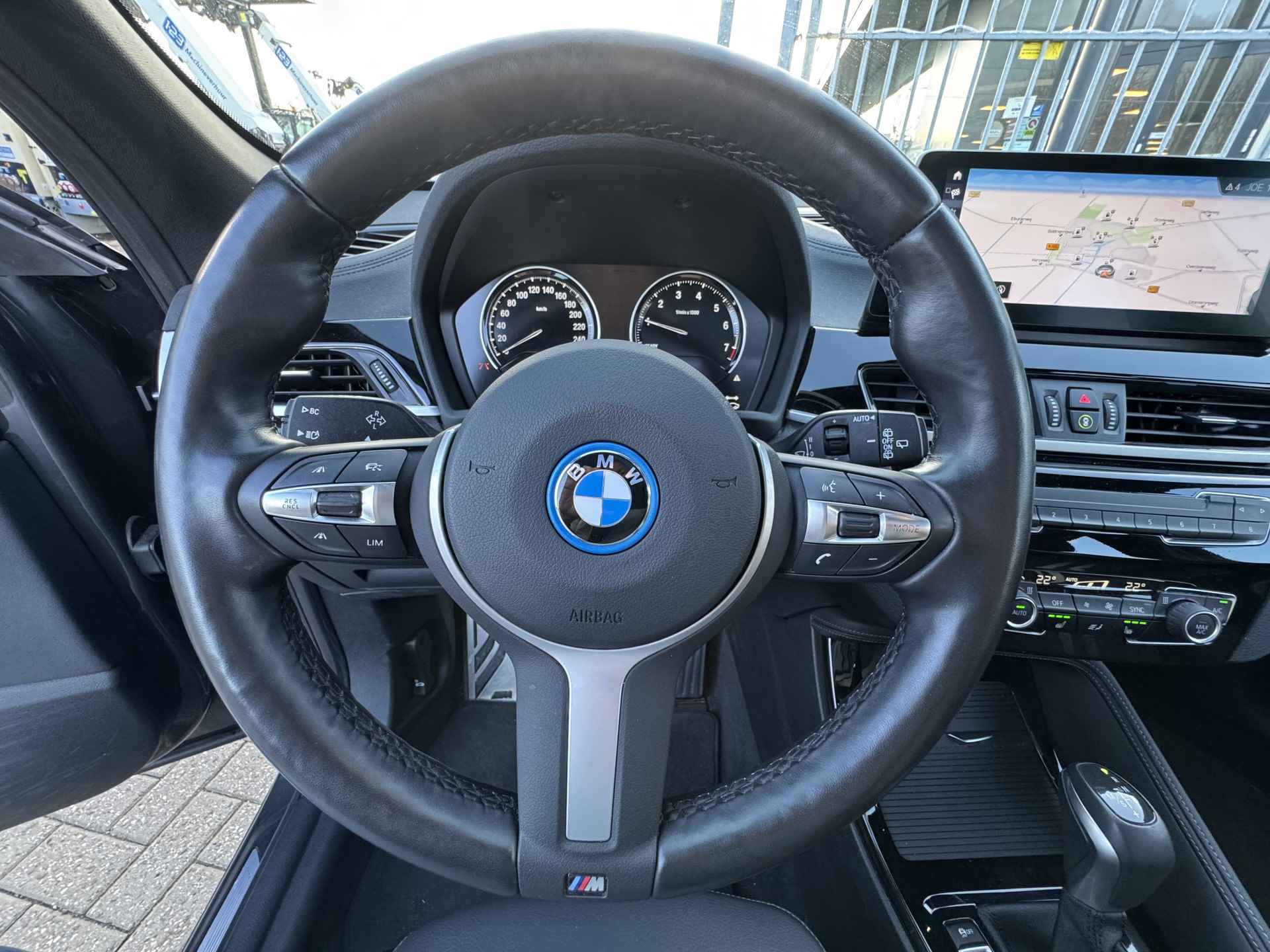 BMW X1 xDrive25e M-sport Pano-Dak | HUD | Keyless | Adapt. Cruise | Stoelverw. | - 17/29