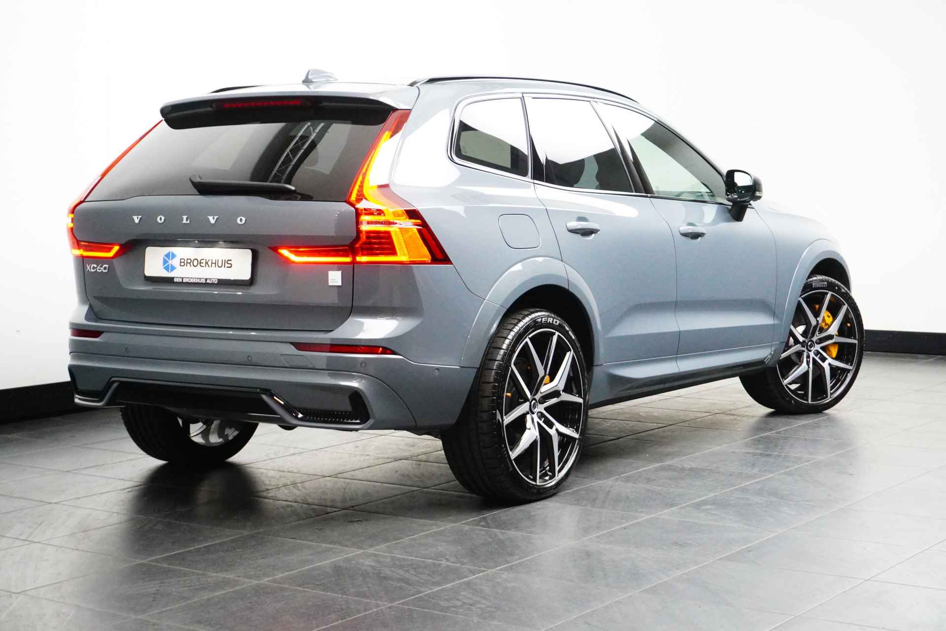 Volvo XC60 T8 AWD Polestar Engineered | 22'' | Bowers & Wilkins | 360 Camera | Getint en Gelaagd glas | Trekhaak | Head-up | Panoramadak | - 5/36