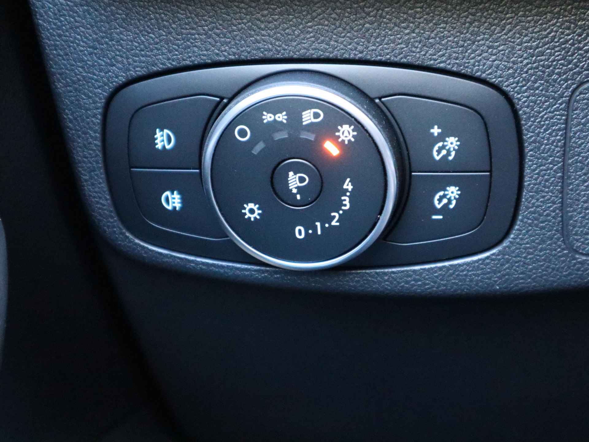 Ford Focus 1.0 EcoBoost Hybrid Trend Business 125PK | Camera | Navigatie | DAB+ | LED | Cruise Control | Parkeersensoren | Airconditioning | Lichtmetalen velgen | Apple CarPlay / Android Auto - 21/37