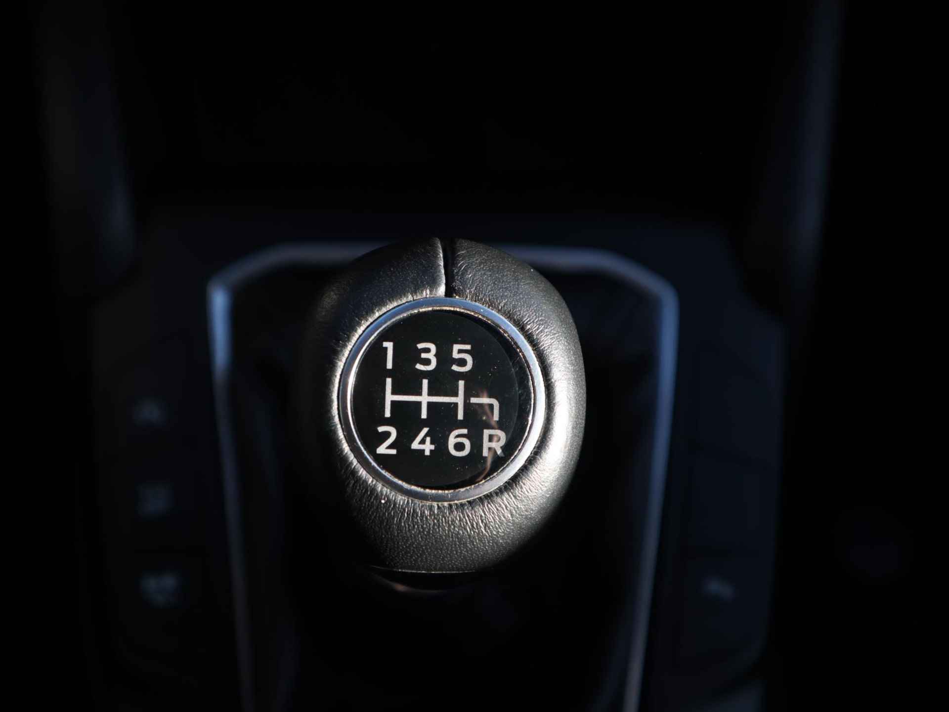 Ford Focus 1.0 EcoBoost Hybrid Trend Business 125PK | Camera | Navigatie | DAB+ | LED | Cruise Control | Parkeersensoren | Airconditioning | Lichtmetalen velgen | Apple CarPlay / Android Auto - 29/37