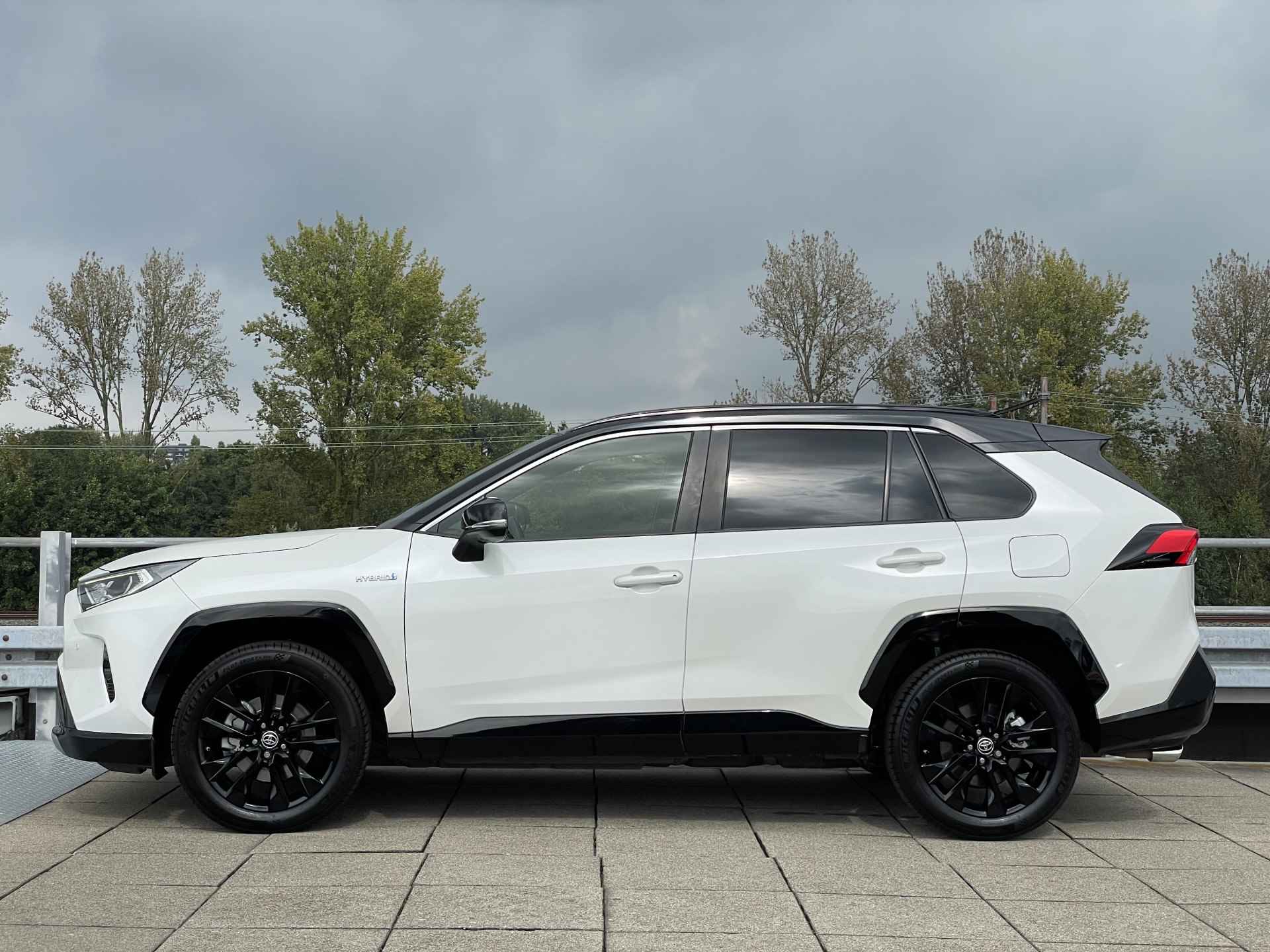 Toyota RAV4 2.5 Hybrid AWD Executive | 19" Velgen | Navigatie | 360 Camera | 1650kg Trekgewicht | Rijklaarprijs! | - 8/40