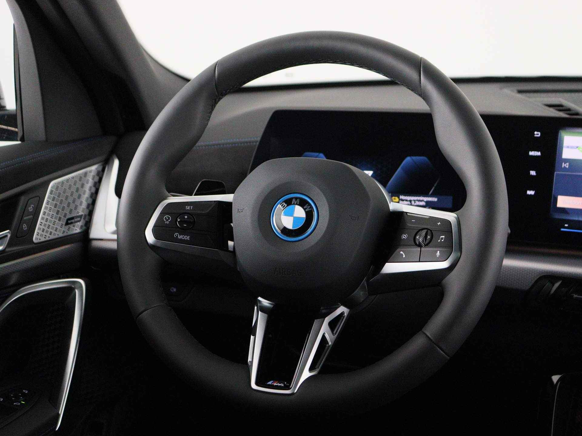 BMW iX2 xDrive30 M Sportpakket Pro - 3/26