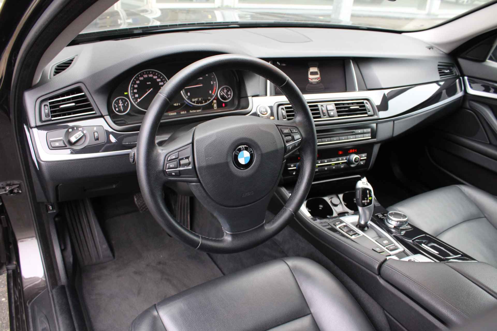 BMW 5 Serie 518d Corporate Lease High Executive | Afn. Trekhaak | Schuifdak | Verw. Voorstoelen | Parkeersensoren V+A - 11/70