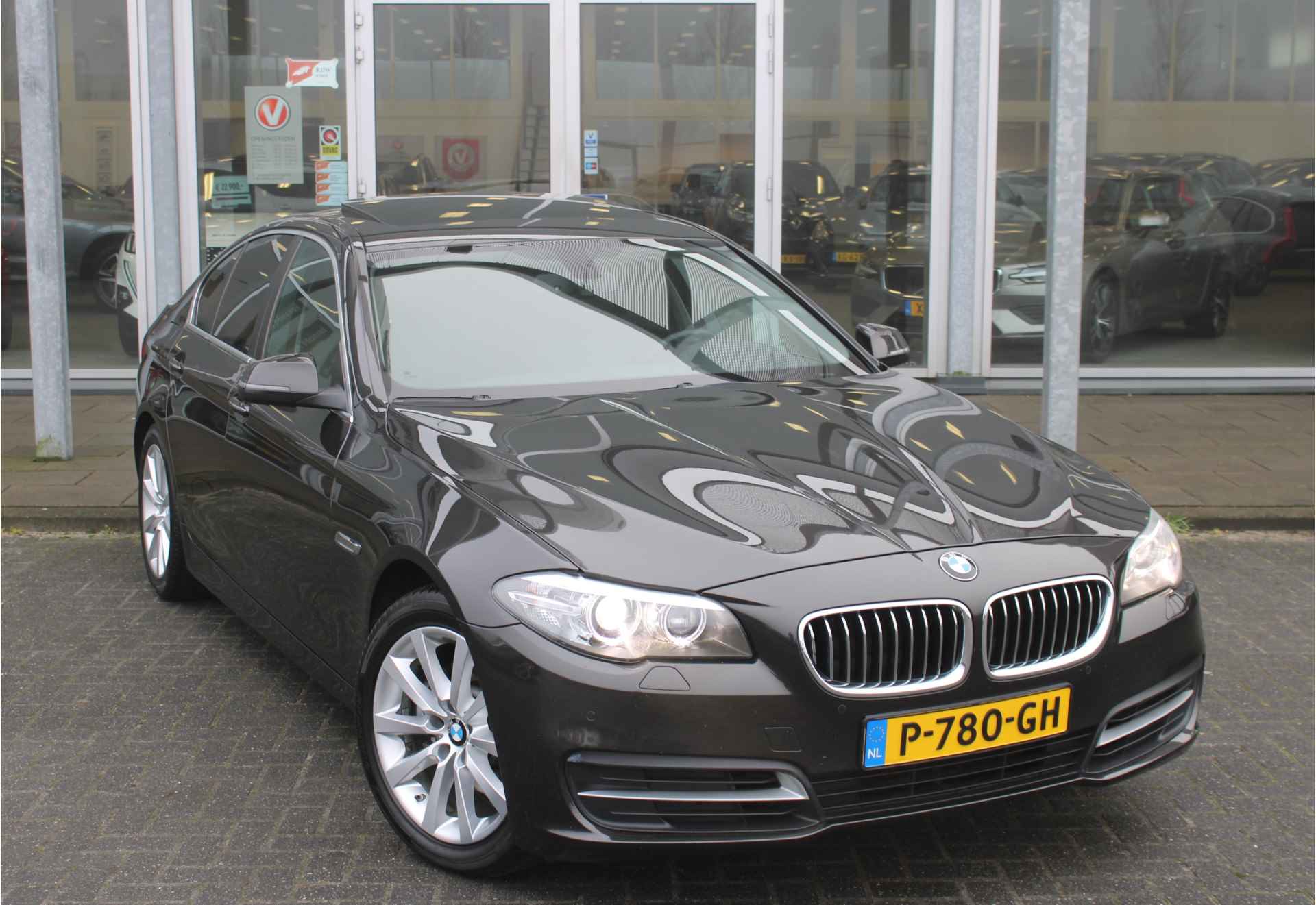 BMW 5 Serie 518d Corporate Lease High Executive | Afn. Trekhaak | Schuifdak | Verw. Voorstoelen | Parkeersensoren V+A - 31/70