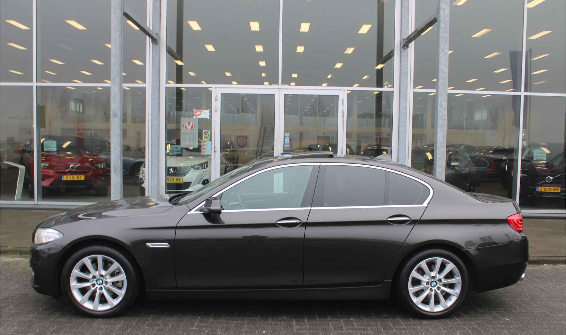 BMW 5 Serie 518d Corporate Lease High Executive | Afn. Trekhaak | Schuifdak | Verw. Voorstoelen | Parkeersensoren V+A - 32/70