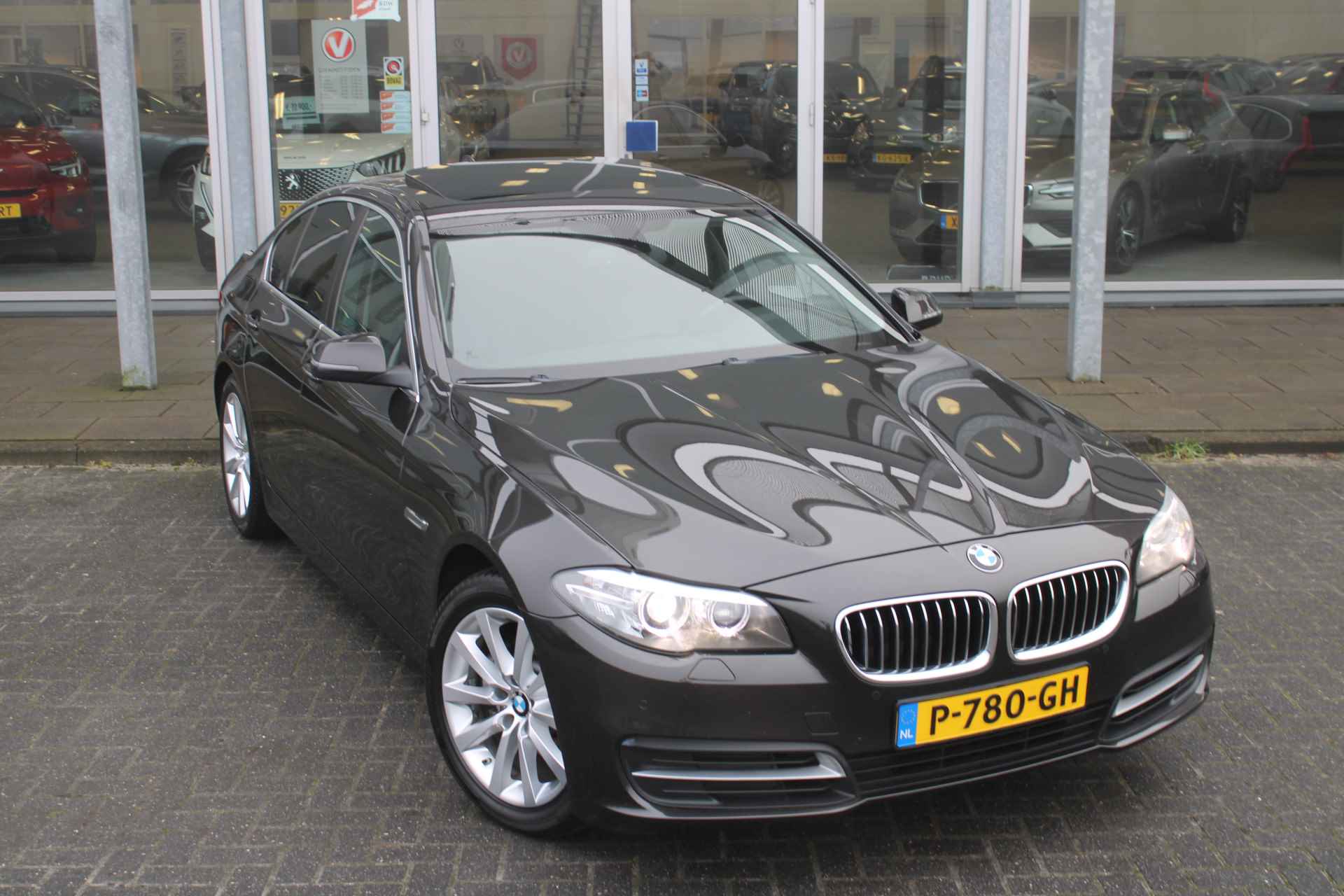 BMW 5 Serie 518d Corporate Lease High Executive | Afn. Trekhaak | Schuifdak | Verw. Voorstoelen | Parkeersensoren V+A - 52/70