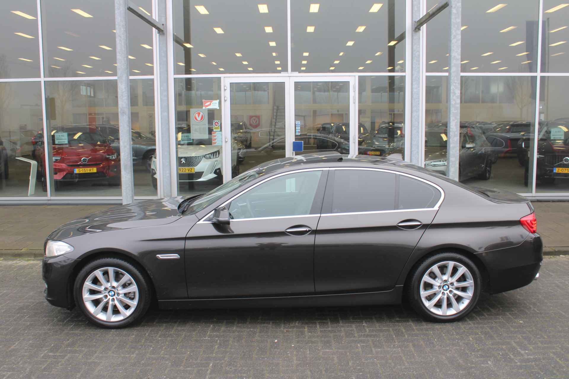 BMW 5 Serie 518d Corporate Lease High Executive | Afn. Trekhaak | Schuifdak | Verw. Voorstoelen | Parkeersensoren V+A - 54/70