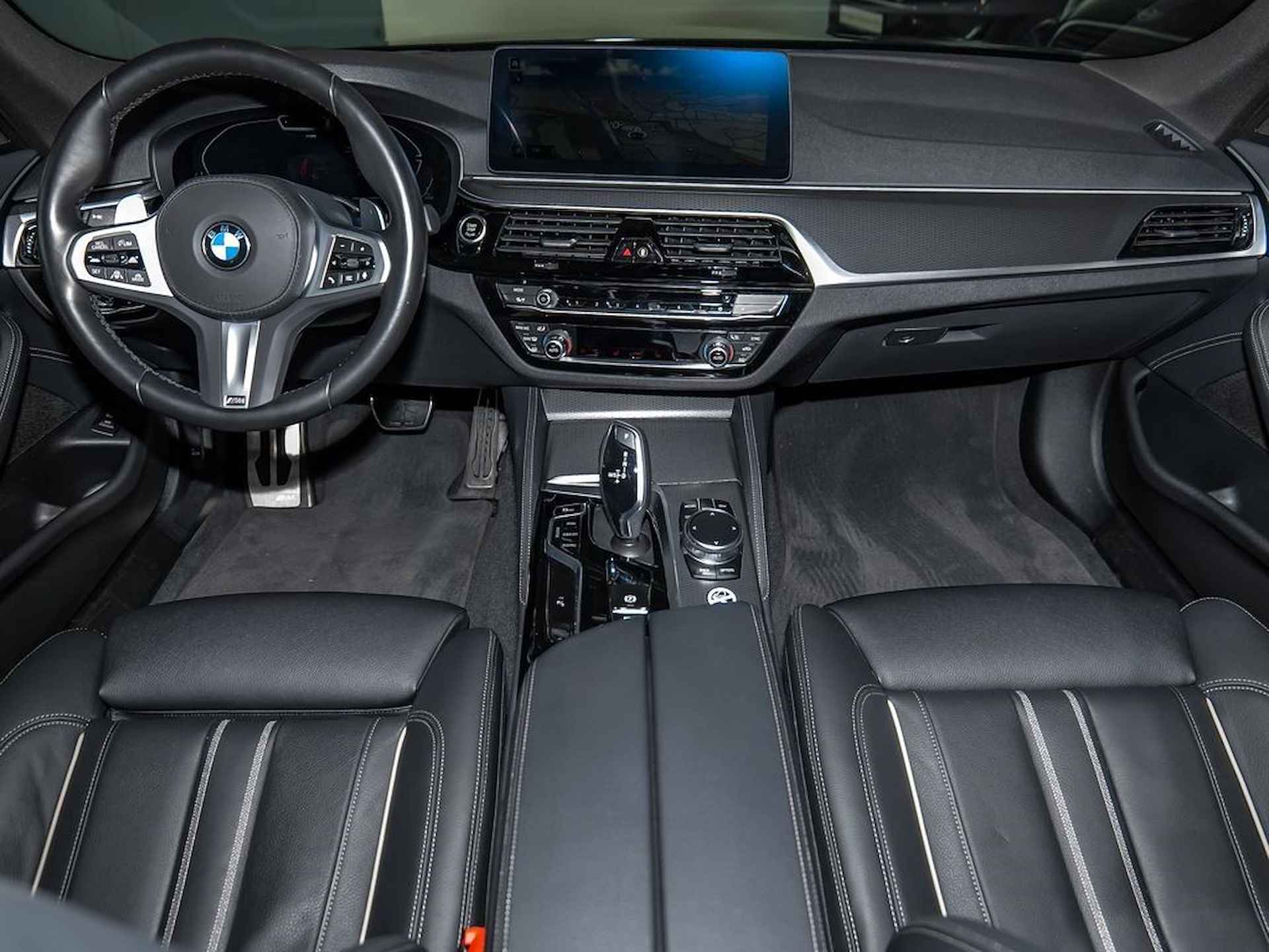 BMW 5 Serie Touring 530d 286 PK M-Sport ACC Head-Up Panoramadak Comfortstoelen Shadow Line - 8/17