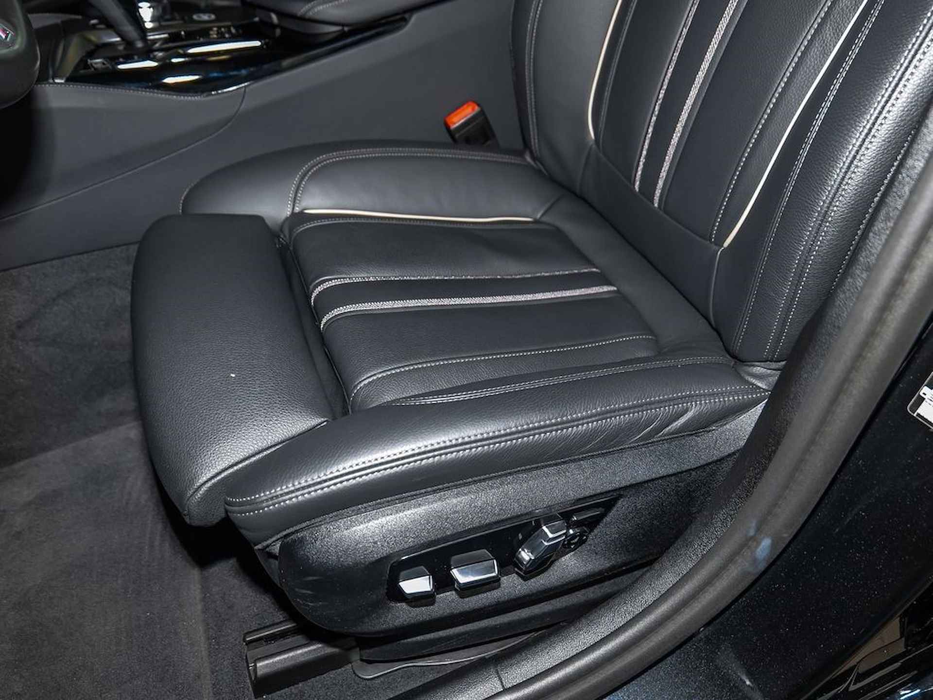 BMW 5 Serie Touring 530d 286 PK M-Sport ACC Head-Up Panoramadak Comfortstoelen Shadow Line - 14/17