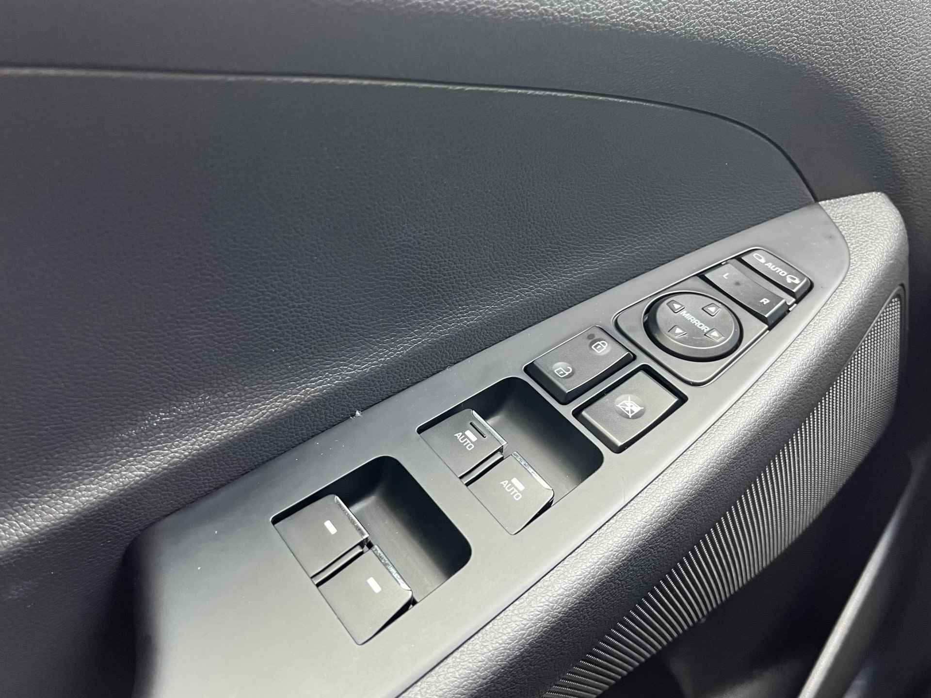 Hyundai Tucson 1.6 GDI Comfort | Navigatie | Cruise Control | Climate Control | Parkeersensoren | Parkeercamera | 36Mnd. Garantie | Rijklaar! | - 25/29
