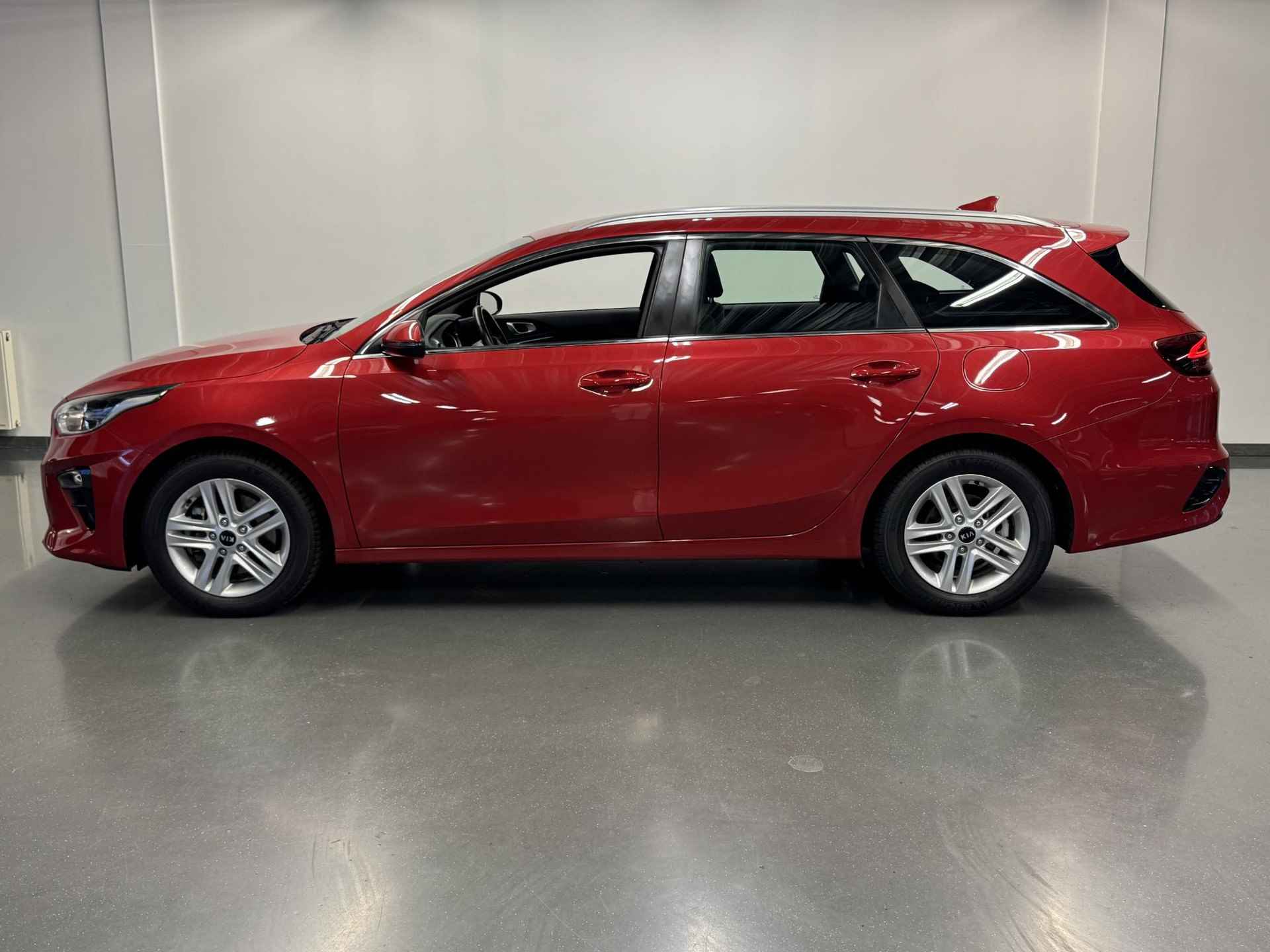 Kia Ceed Sportswagon 1.4 T-GDi 140PK DynamicLine | Navigatie | Camera | Climate control | Cruise control | Carplay | PDC V+A | LMV 16inch - 14/22