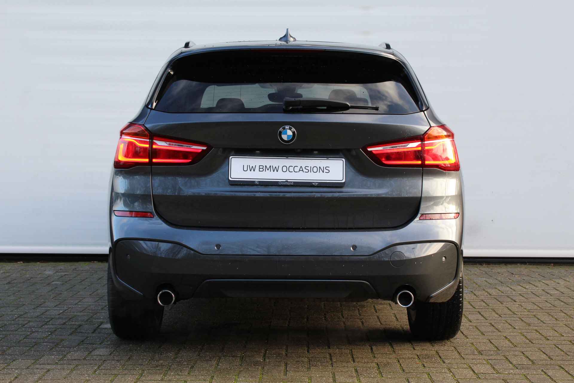 BMW X1 sDrive20i Executive M Sport Automaat / Trekhaak / Sportstoelen / LED / M Sport steering / Achteruitrijcamera / Head-Up / Park Assistant / M Sportonderstel - 9/29