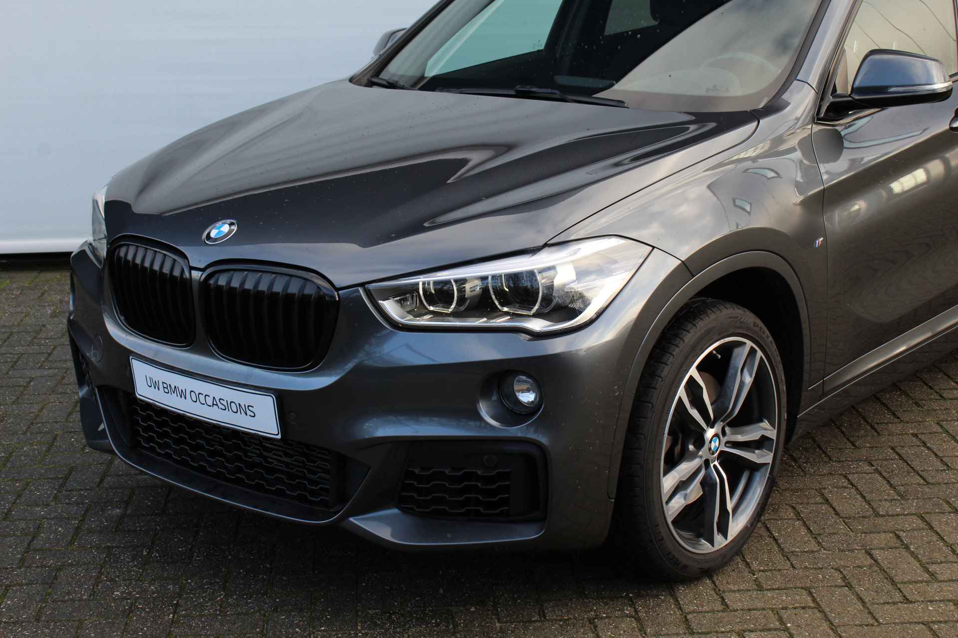 BMW X1 sDrive20i Executive M Sport Automaat / Trekhaak / Sportstoelen / LED / M Sport steering / Achteruitrijcamera / Head-Up / Park Assistant / M Sportonderstel - 22/29