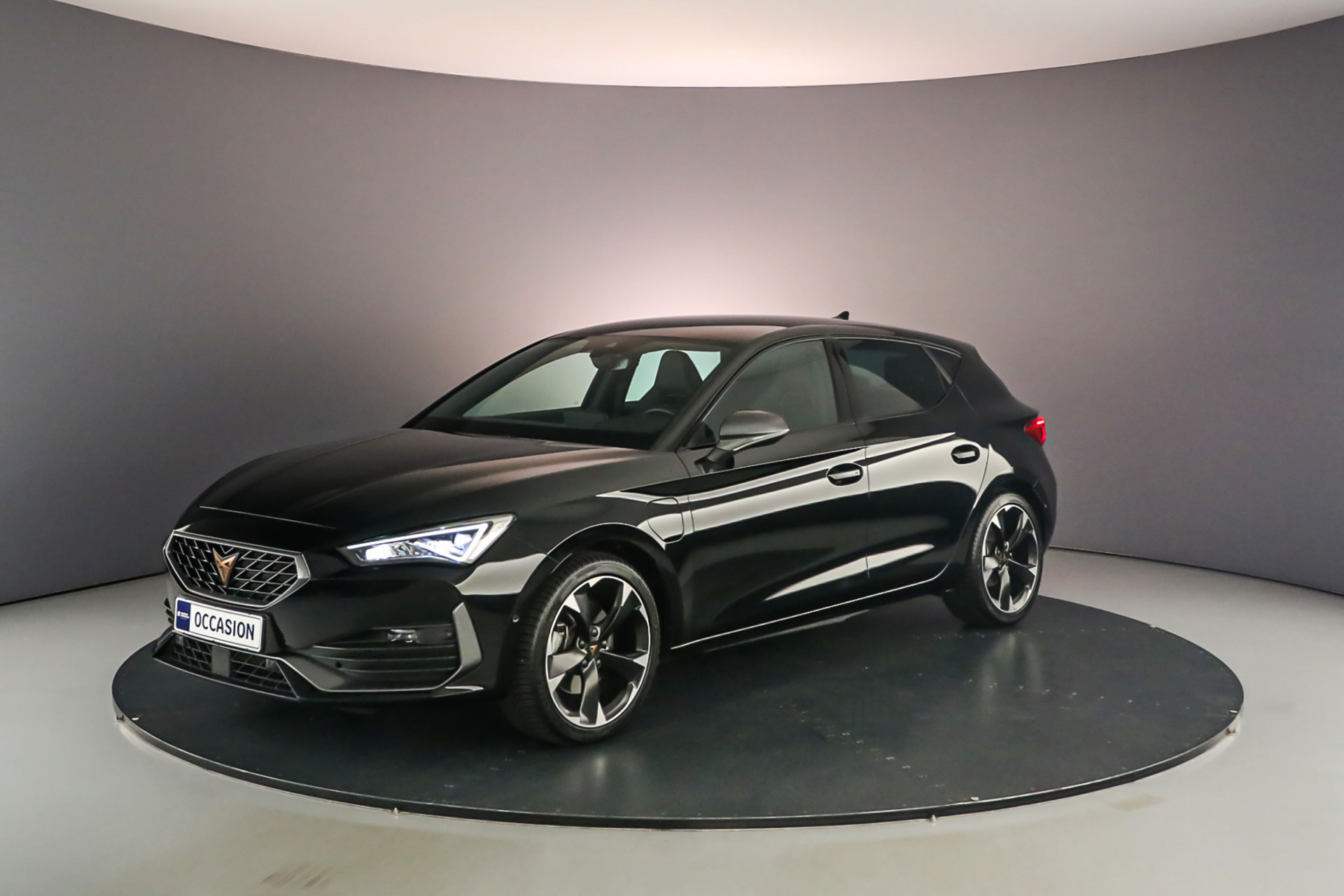 CUPRA Leon VZ Business 1.4 TSI e-Hybrid 245pk DSG Automaat Achteruitrijcamera, Navigatie, Adaptive cruise control, Stuurwiel verwarmd, Parkeer assistent, Stoelverwarming, Parkeersensoren, App connect, LED verlichting