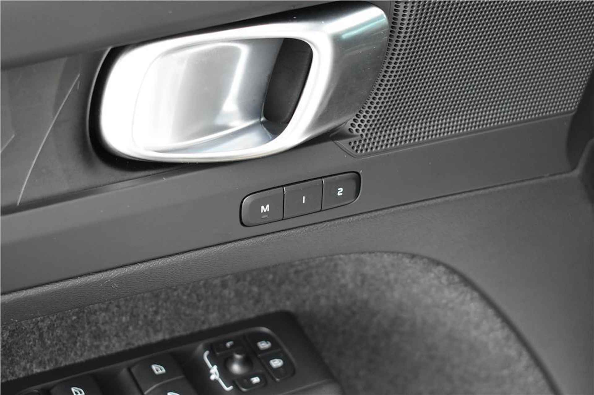 Volvo C40 Recharge Plus 69 kWh | Stoelverwarming | 20 inch | Achteruitrijcamera | Dodehoek | Adaptieve Cruise control | - 12/16