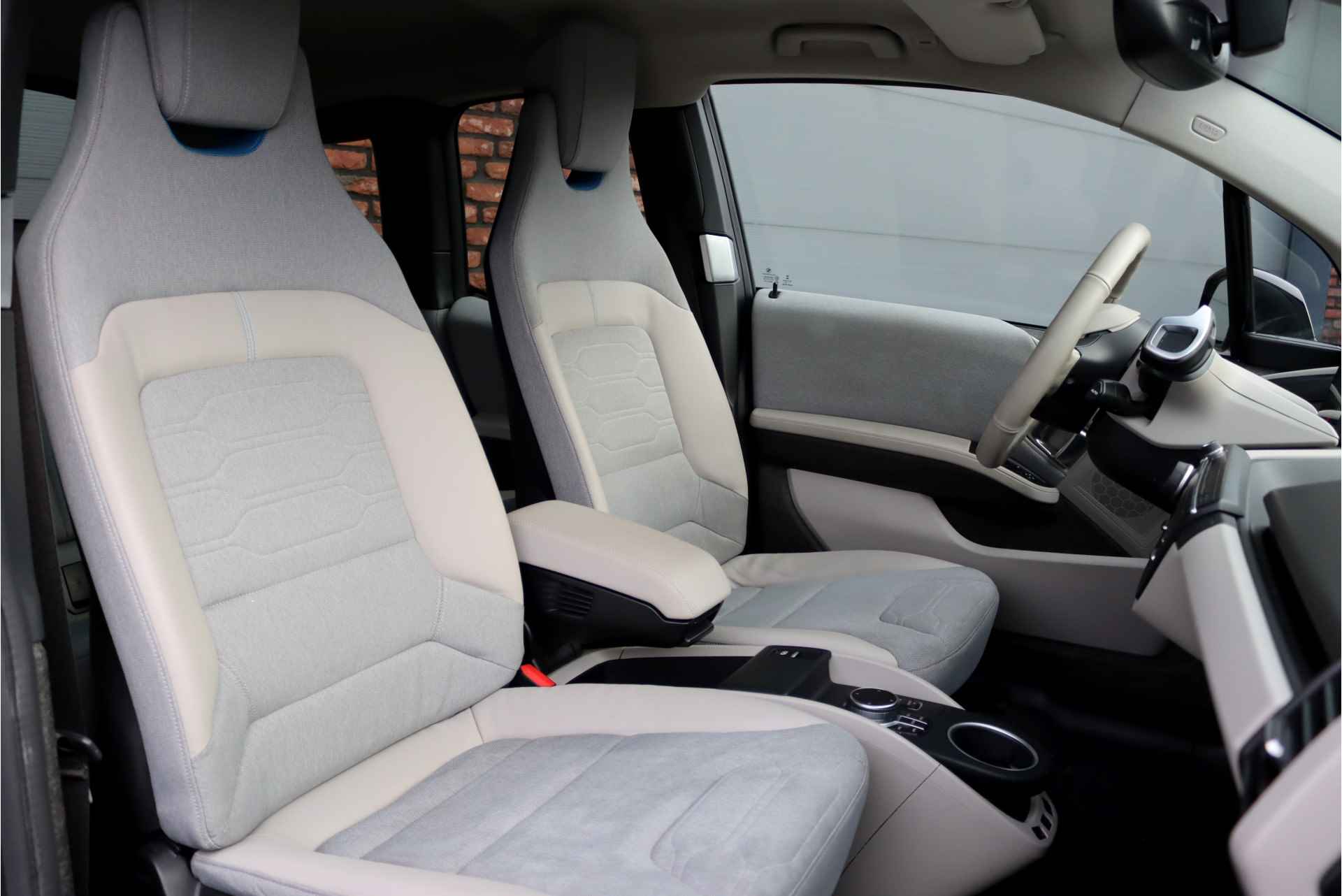 BMW i3 S Range Extender iPerformance 94Ah, Camera, Comfort-toegang, Cruise Control, Fileassistent, Driving Assistant Plus, Stoelverwarming, Sfeerverlichting, Comfort-pakket, Etc. - 3/15