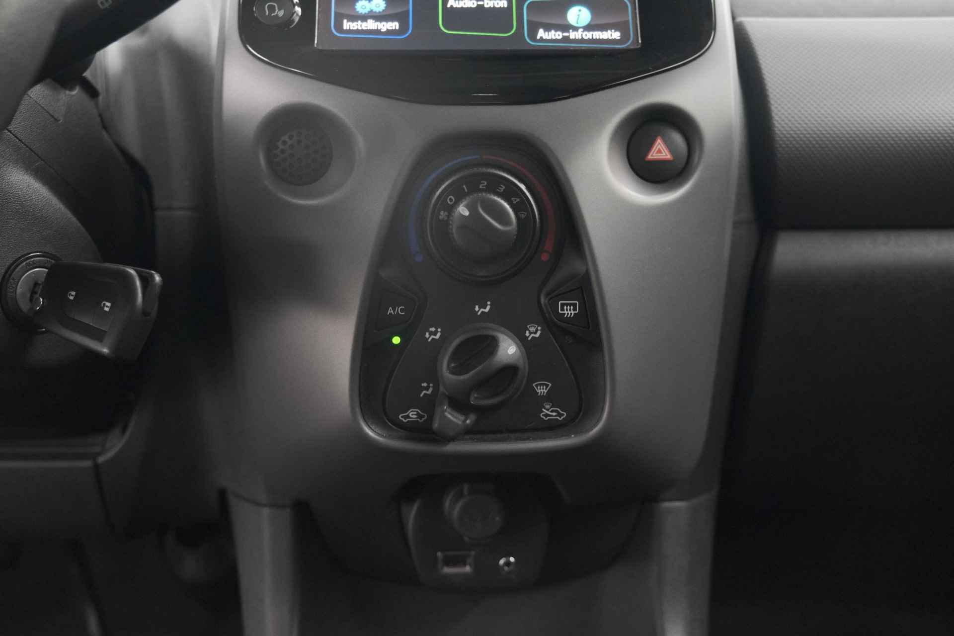 Peugeot 108 1.0 e-VTi Active TOP! | Elektrisch Vouwdak | Camera | Apple Carplay - 44/69