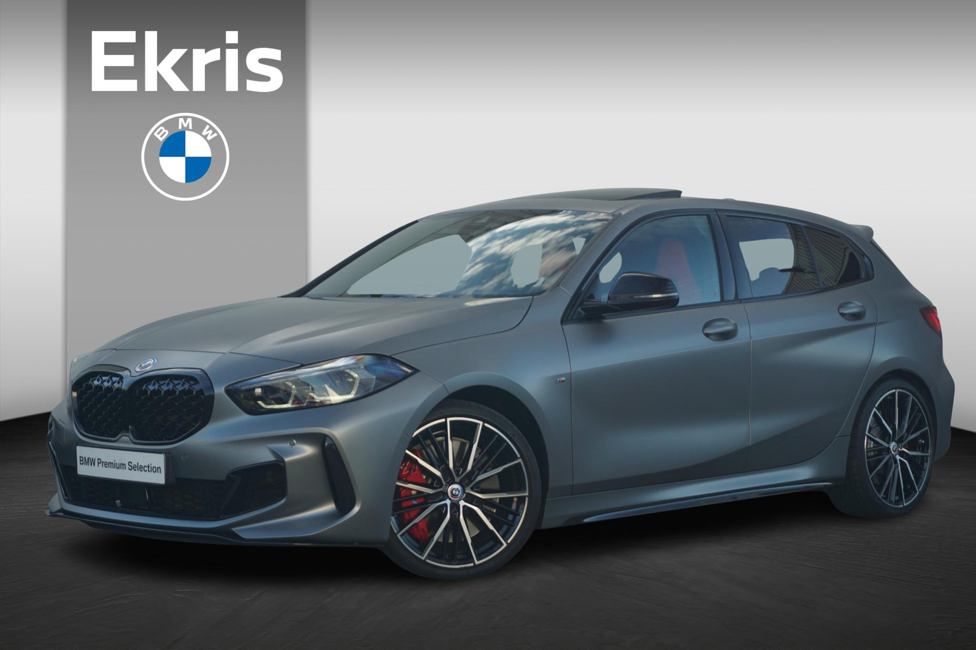 BMW 1 Serie 5-Deurs M135i xDrive 19'' / M Performance Pack / Panoramadak / Harman Kardon / Comfort Acces / Head-Up Display