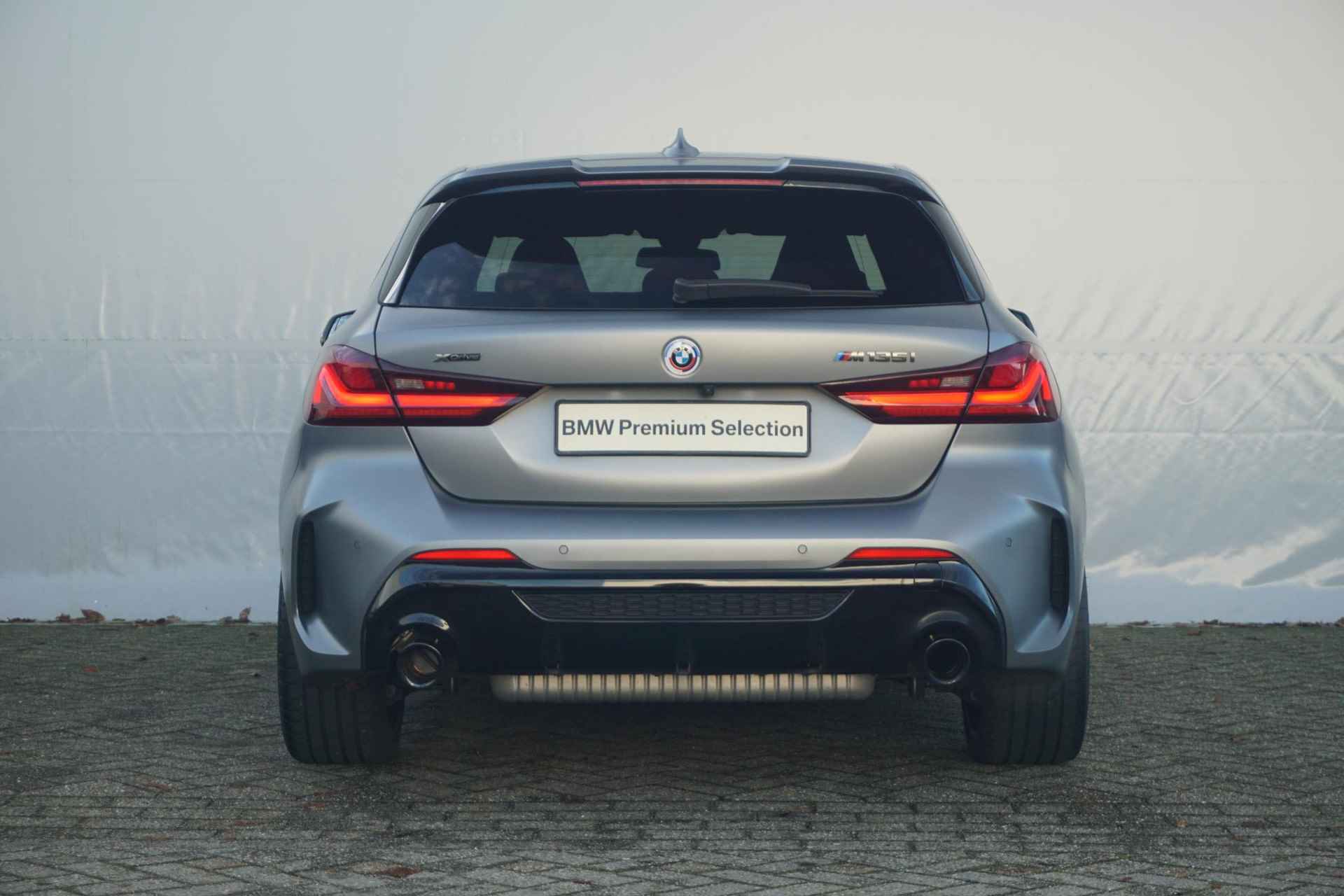 BMW 1 Serie 5-Deurs M135i xDrive 19'' / M Performance Pack / Panoramadak / Harman Kardon / Comfort Acces / Head-Up Display - 5/40