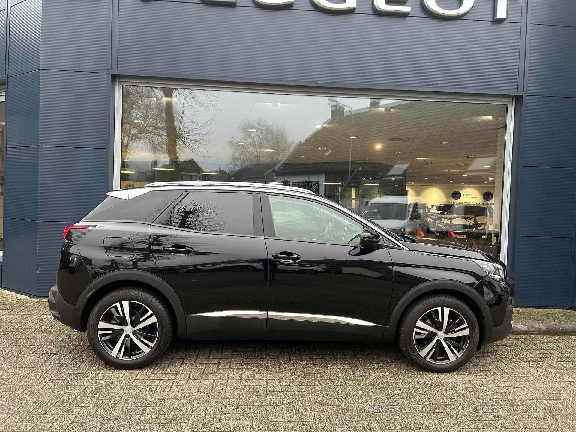 Peugeot 3008 1.2 Turbo 130PK Allure | All season banden | Trekhaak | Navigatie | km stand 38180 | Lichtmetaal | DAB | Cruise control | Parkeercamera | Dealer onderhouden. - 5/37