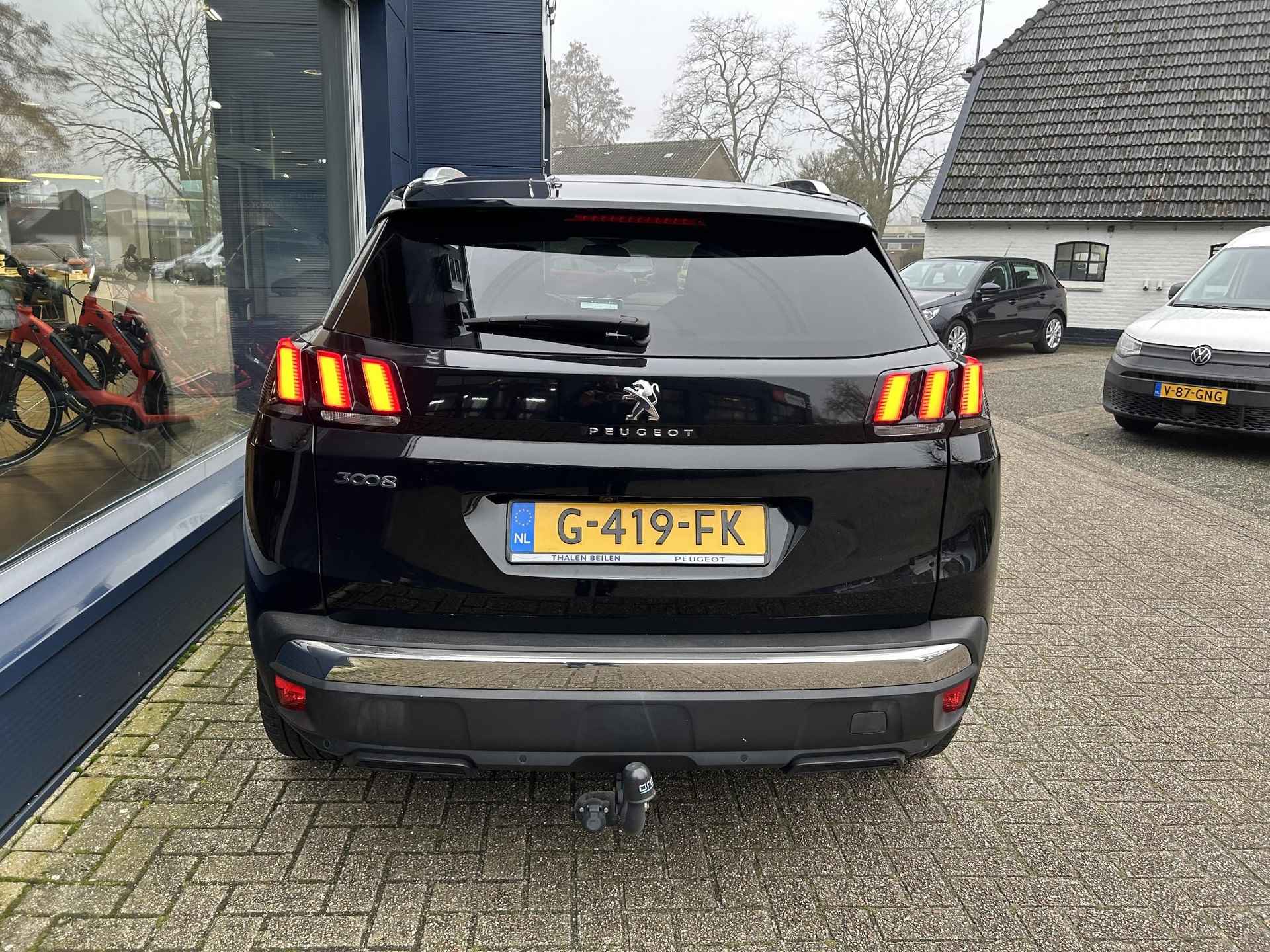 Peugeot 3008 1.2 Turbo 130PK Allure | All season banden | Trekhaak | Navigatie | km stand 38180 | Lichtmetaal | DAB | Cruise control | Parkeercamera | Dealer onderhouden. - 17/37