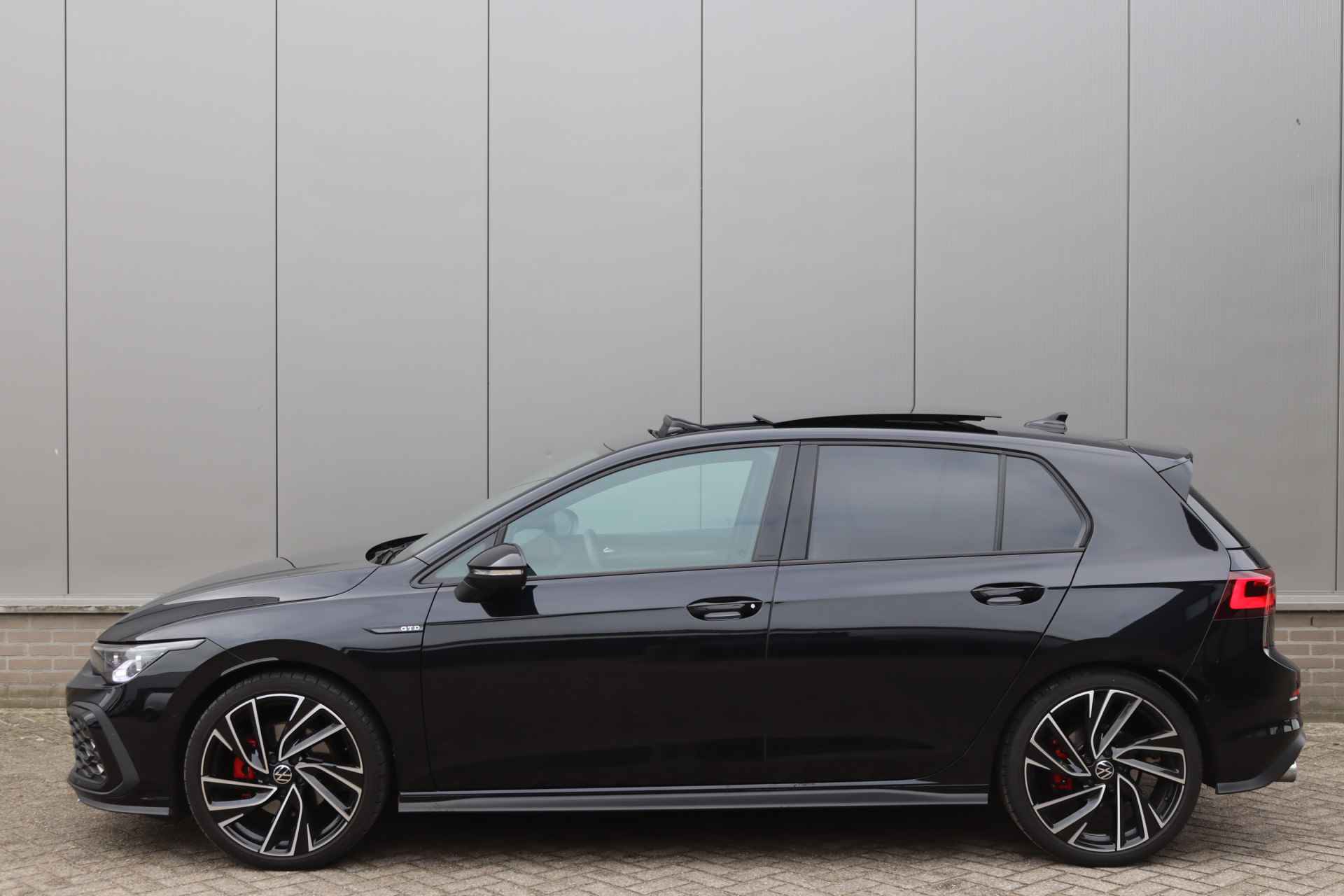 Volkswagen Golf 2.0 TDI 147kW/200PK GTD Pano/Leder/IQ.Light/HK/Camera/Head-up/Elek. stoel/DCC/19"/Trekhaak wegkl. - 3/33