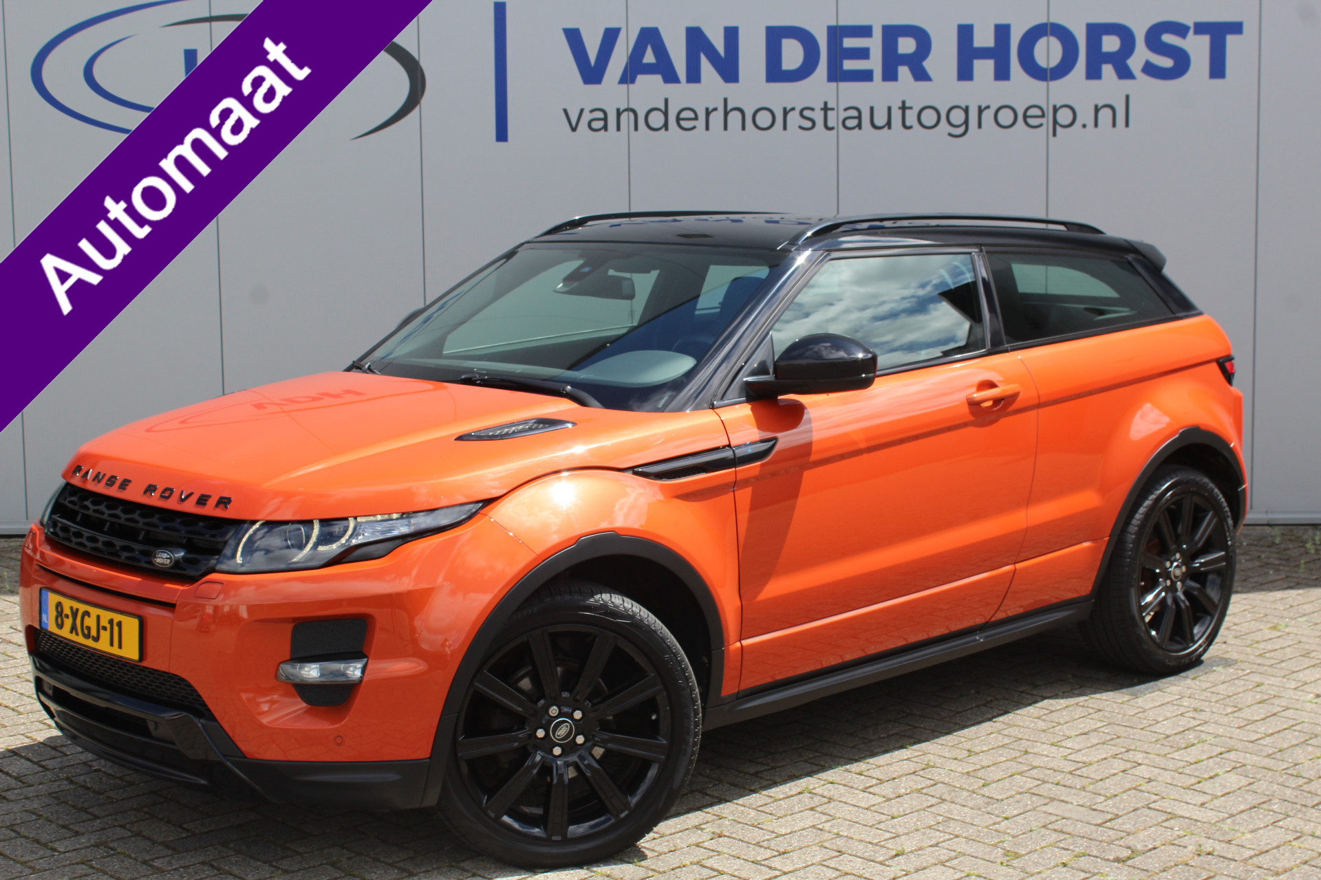 Land Rover Range Rover Evoque Coupé 2.0-240pk Si 4WD Sicilian Yellow. AUTOMAAT ! Bijzonder mooie verschijning deze Range Rover Evoque. Lederen interieur, climate control, Trekhaak, 20" LM wielen, Camera, Parkeersensoren, Sportstoelen, Metallic lak etc etc