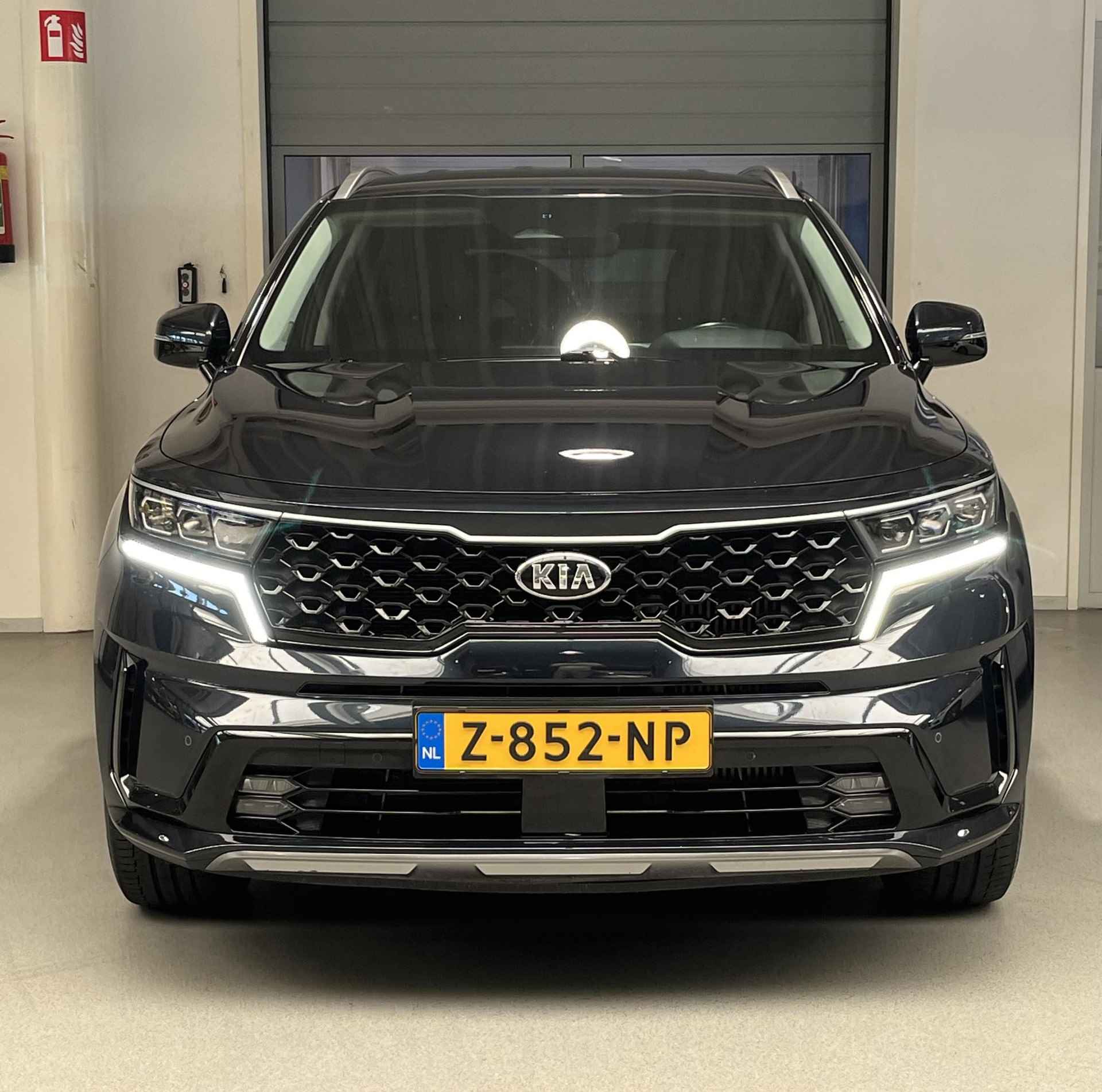 Kia Sorento 1.6 T-GDI Plug-in Hybrid 4WD Dynamicplusline 7p. | | Navi | Bose Audiosysteem | Trekhaak Vaste Kogel+ 7 Polige Stekker| Elektrisch Verstelbare Voorstoelen | Apple Carplay/ Android Auto | Stoelverwarming Voor + Achter | Stuurwielverwarming| 19”LM Velgen| Elektrisch Bedienbare Achterklep - 2/39