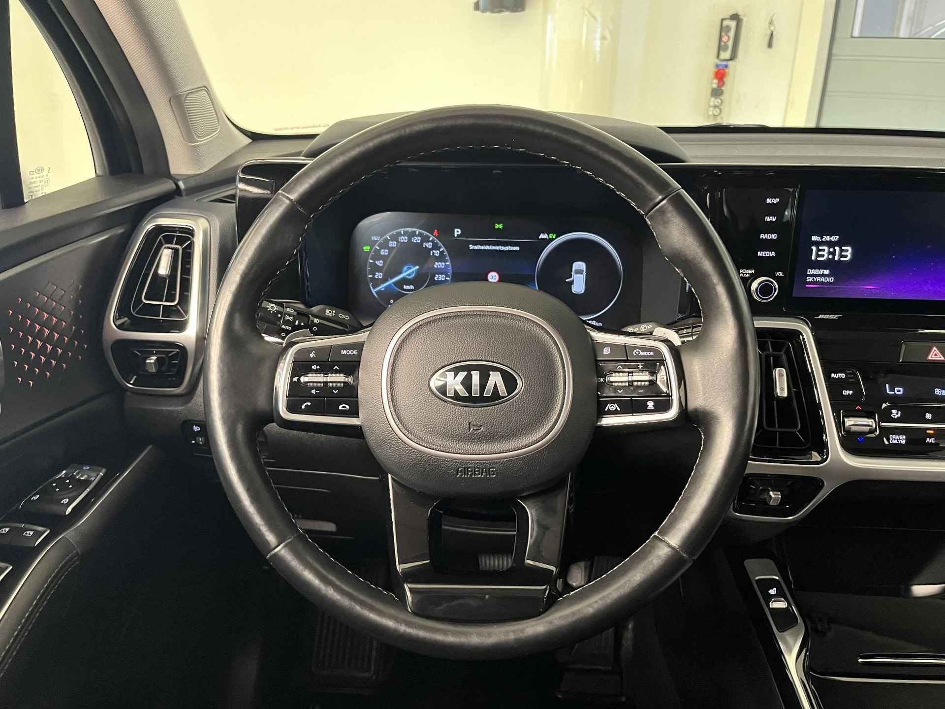 Kia Sorento 1.6 T-GDI Plug-in Hybrid 4WD Dynamicplusline 7p. | Winterbanden inclusief 18"Lichtmetalen Velgen| Navi | Bose Audiosysteem | Trekhaak Vaste Kogel+ 7 Polige Stekker| Elektrisch Verstelbare Voorstoelen | Apple Carplay/ Android Auto | Stoelverwarming Voor + Achter | Stuurwielverwarming| 19”LM Velgen| Elektrisch Bedienbare Achterklep - 37/40