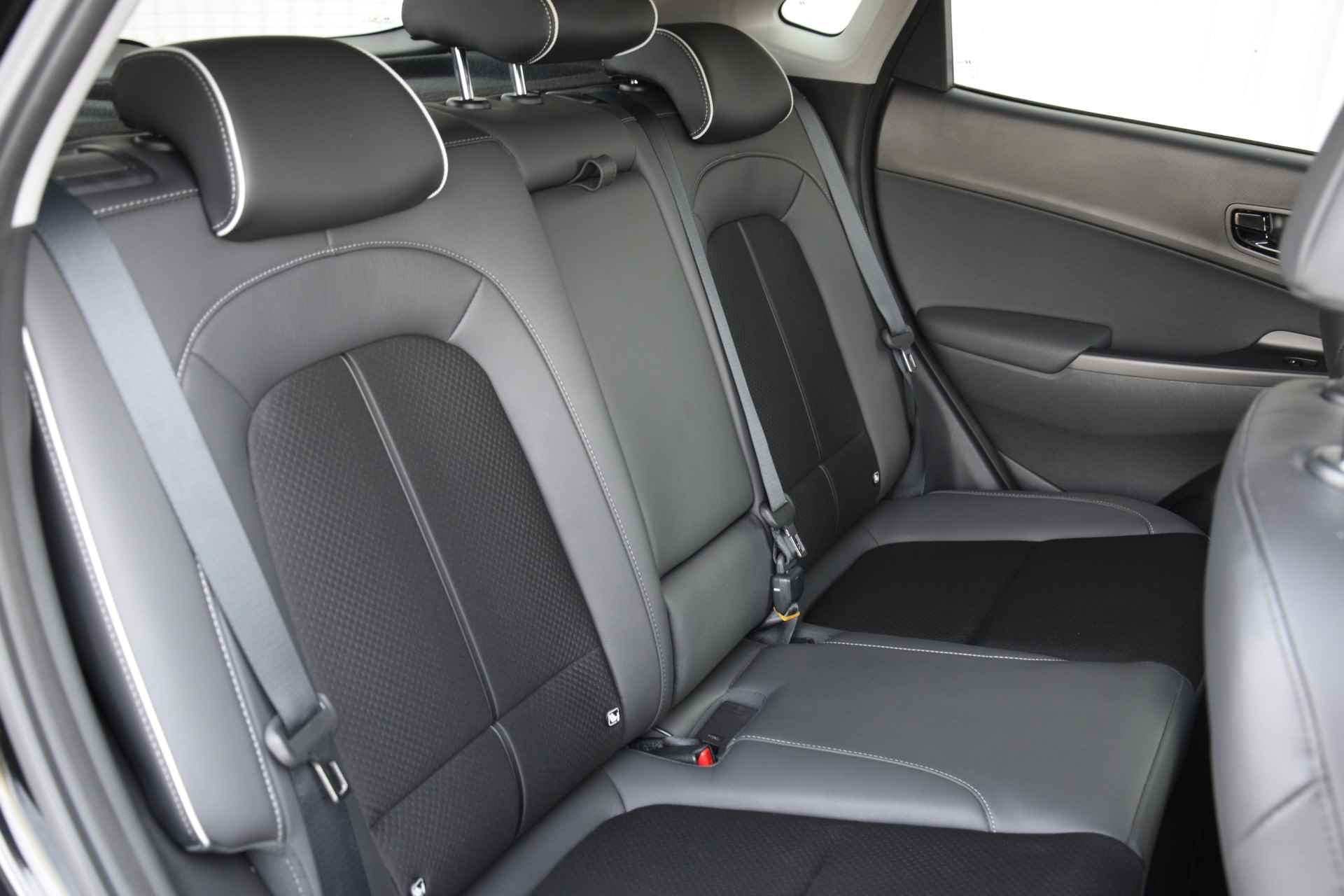 Hyundai KONA 1.6 GDI HEV Fashion Design Automaat Stoel en Stuur verwarming | Achteruitrijcamera | Navigatie | Apple Carplay | KRELL Geluidsinstallatie | - 8/34