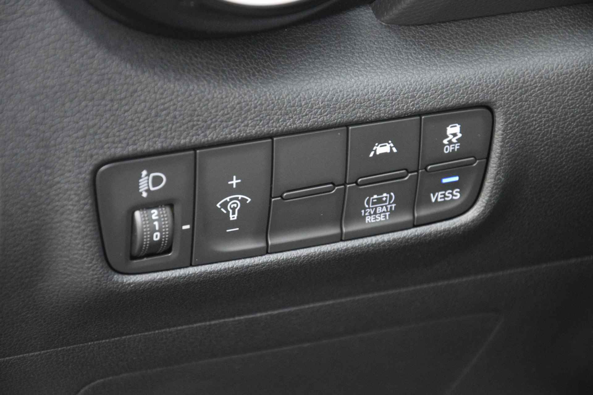 Hyundai KONA 1.6 GDI HEV Fashion Design Automaat Stoel en Stuur verwarming | Achteruitrijcamera | Navigatie | Apple Carplay | KRELL Geluidsinstallatie | - 29/34