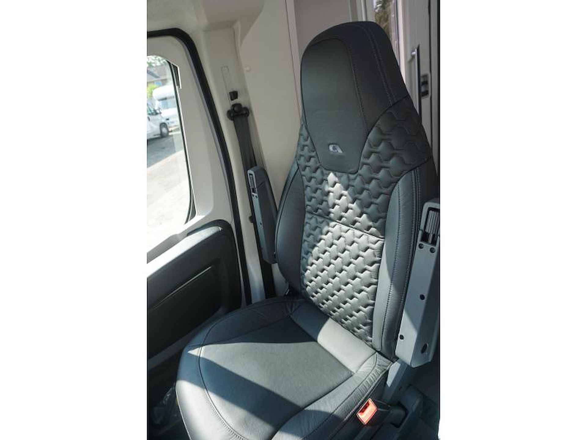 Adria Coral Axess 650 DC 165PK/40H/Leder/Airco - 20/21