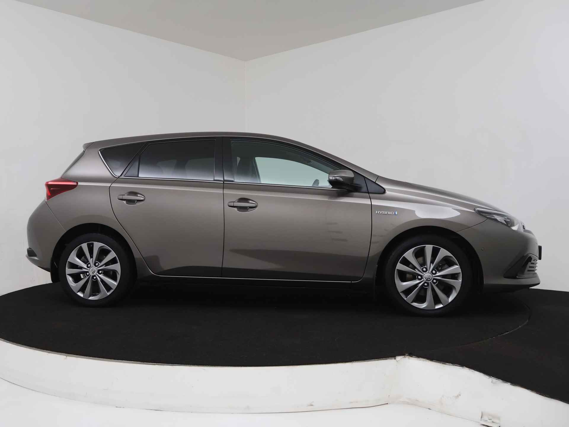 Toyota Auris 1.8 Hybrid Executive Limited | Parkeersensoren | LM velgen | Stoelverwarming | Camera | Navigatie | Ernst de Vries Louwman Hoofddorp - 29/41