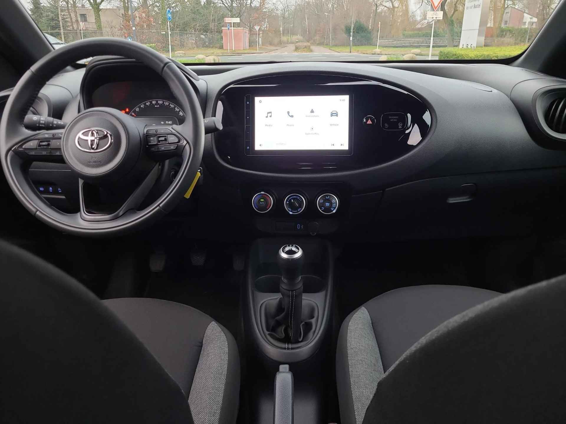 Toyota Aygo X 1.0 VVT-i MT Play | Apple CarPlay / Android Auto | Rijklaarprijs incl. garantie | - 10/30