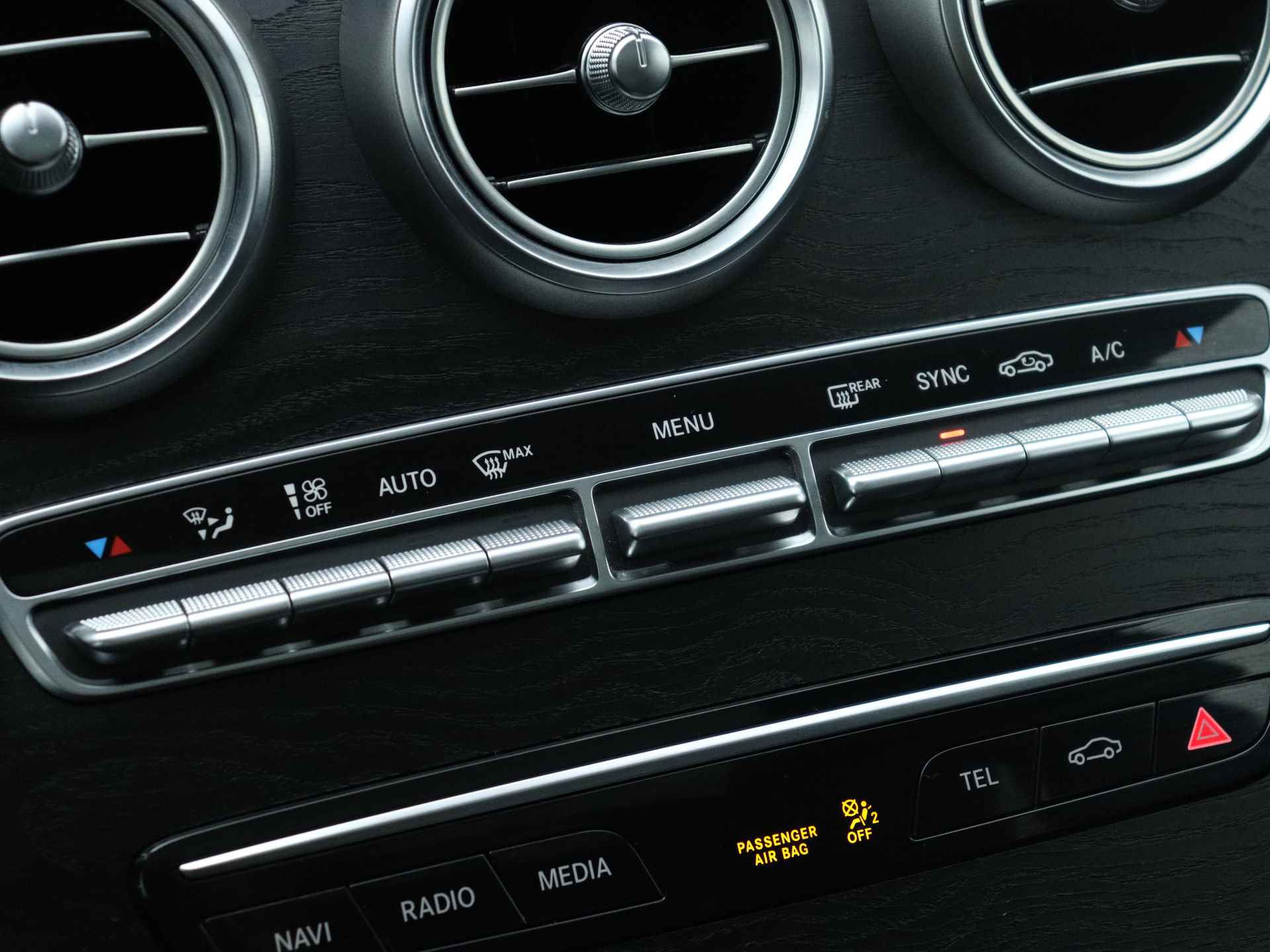 Mercedes-Benz C-Klasse 180 Business Solution AMG | 5 spaaks lichtmetalen velgen | Navigatie | Panoramadak | AMG Styling | Achteruitrijcamera | LED Koplampen | Inclusief 24 maanden MB Certified garantie voor europa. - 12/50