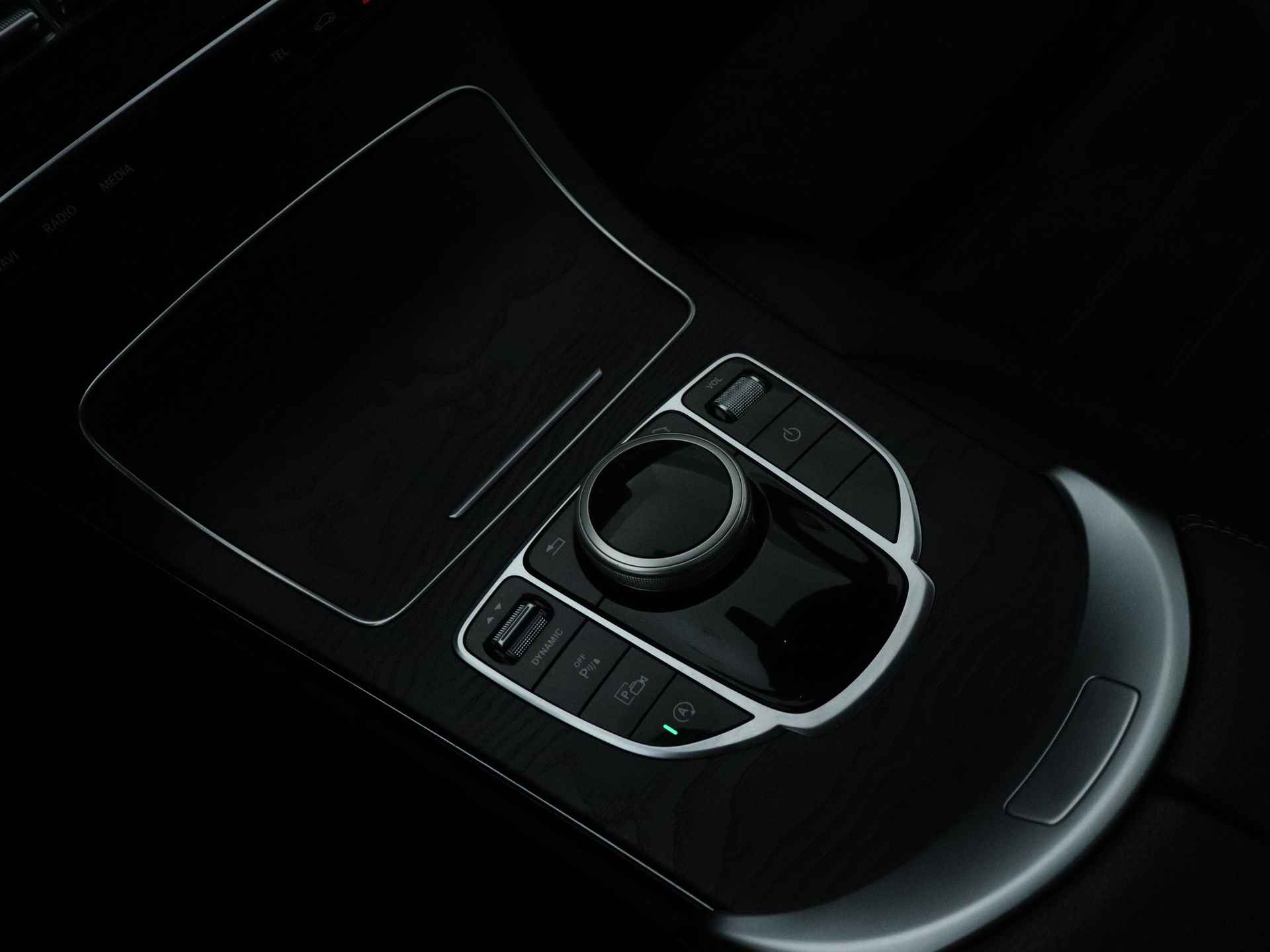Mercedes-Benz C-Klasse 180 Business Solution AMG | 5 spaaks lichtmetalen velgen | Navigatie | Panoramadak | AMG Styling | Achteruitrijcamera | LED Koplampen | Inclusief 24 maanden MB Certified garantie voor europa. - 13/50