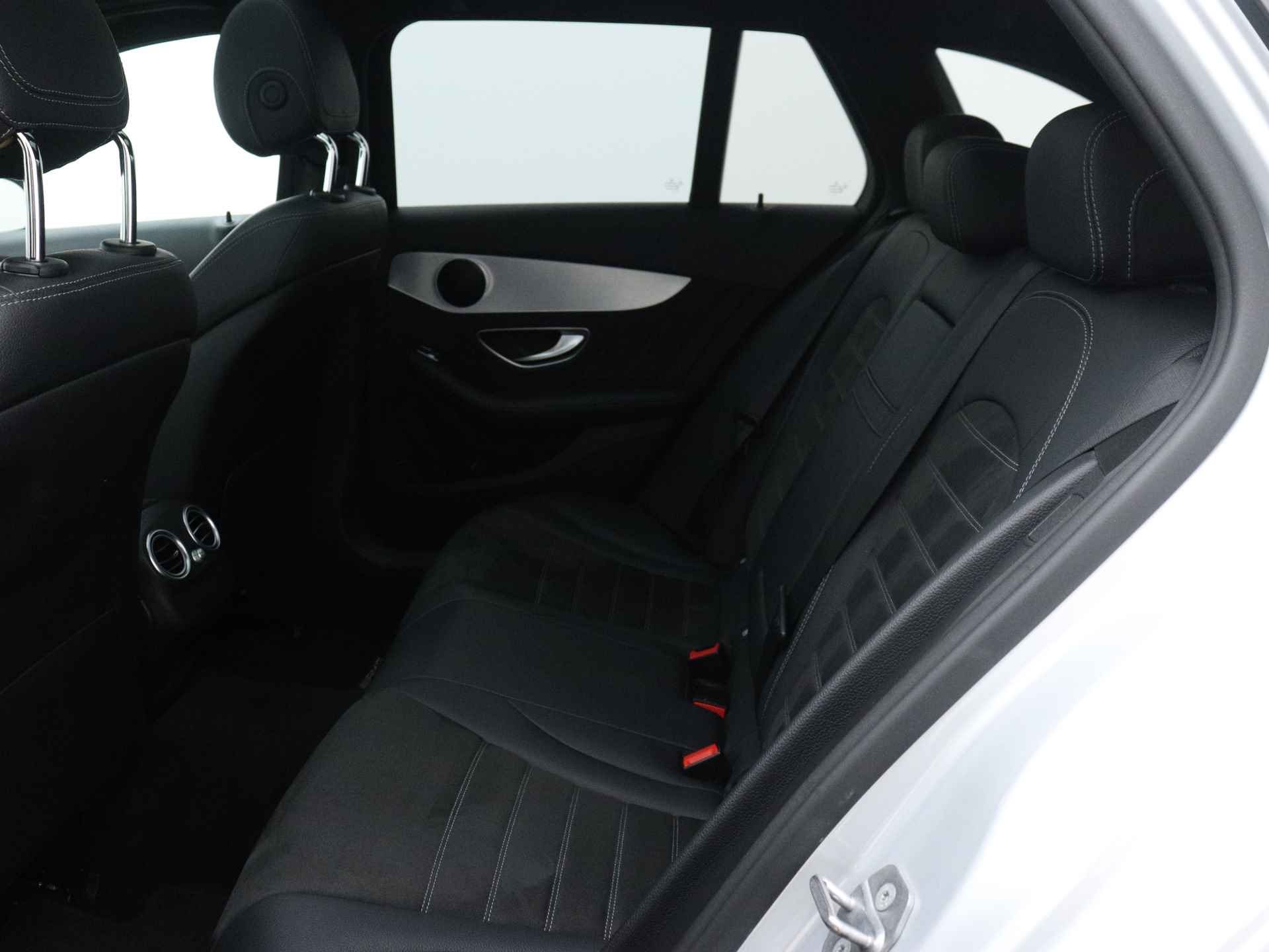Mercedes-Benz C-Klasse 180 Business Solution AMG | 5 spaaks lichtmetalen velgen | Navigatie | Panoramadak | AMG Styling | Achteruitrijcamera | LED Koplampen | Inclusief 24 maanden MB Certified garantie voor europa. - 21/50