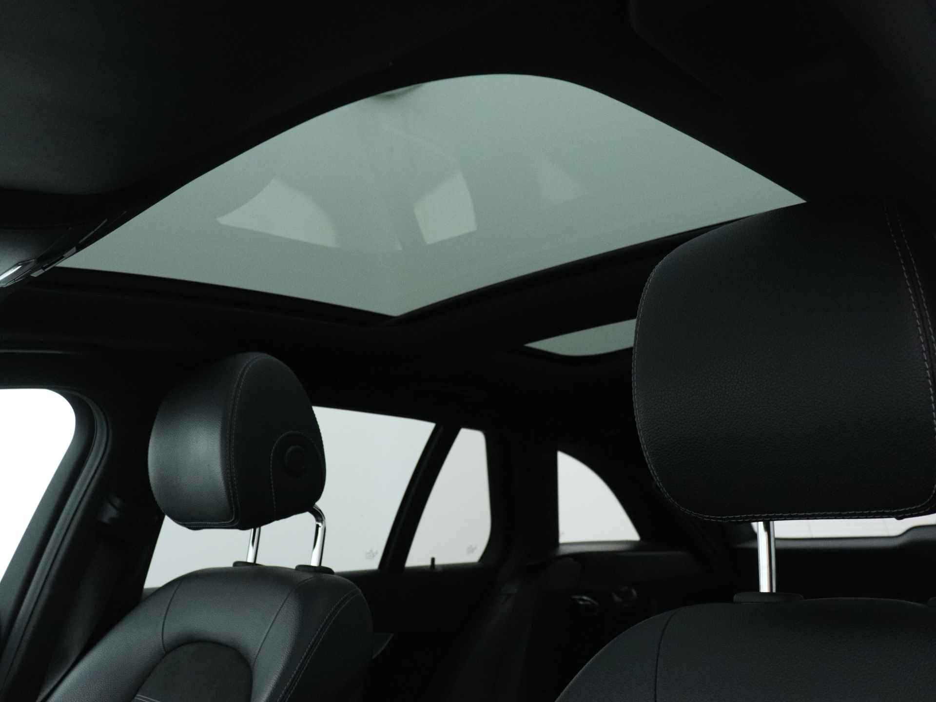 Mercedes-Benz C-Klasse 180 Business Solution AMG | 5 spaaks lichtmetalen velgen | Navigatie | Panoramadak | AMG Styling | Achteruitrijcamera | LED Koplampen | Inclusief 24 maanden MB Certified garantie voor europa. - 22/50
