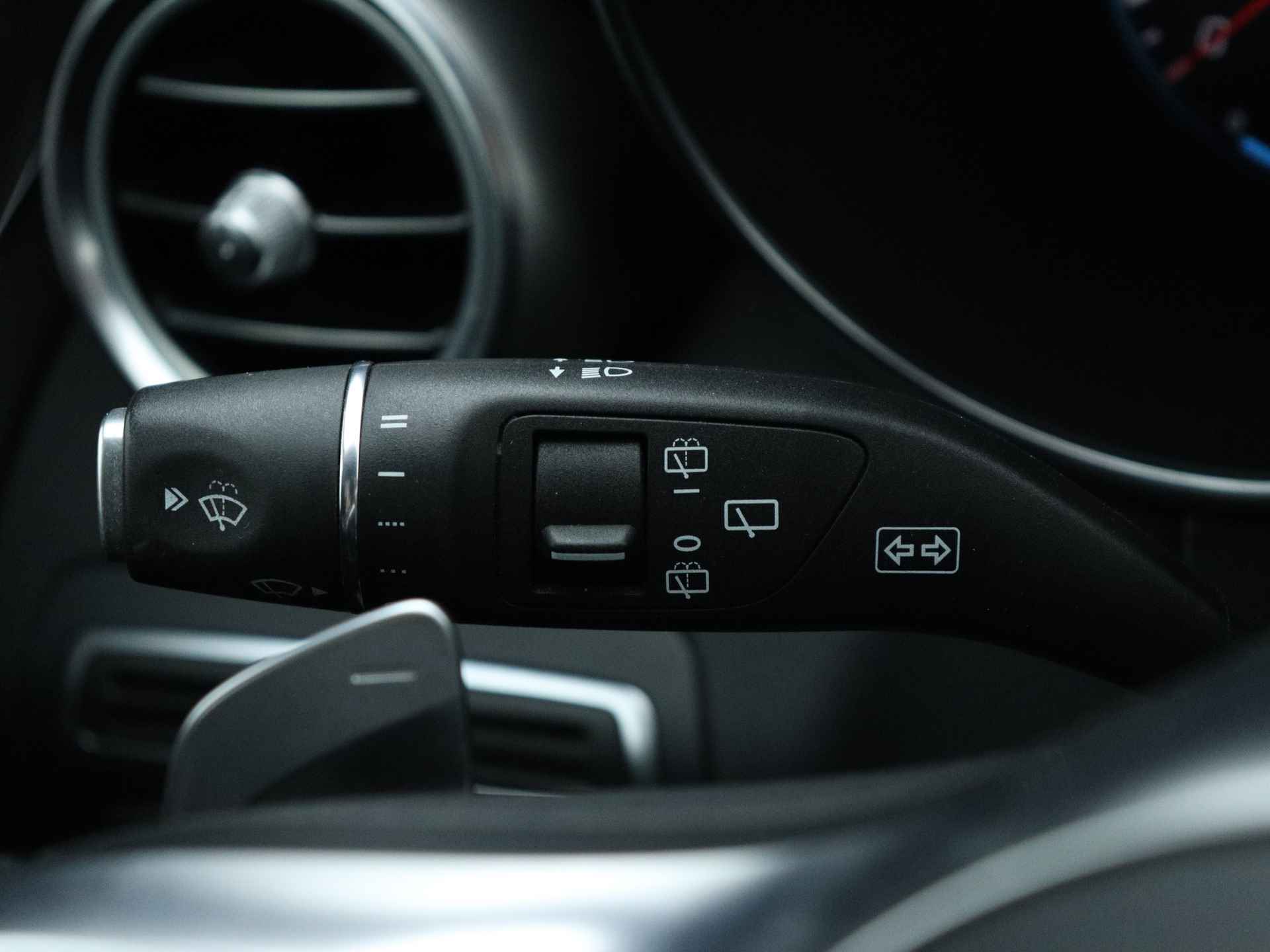Mercedes-Benz C-Klasse 180 Business Solution AMG | 5 spaaks lichtmetalen velgen | Navigatie | Panoramadak | AMG Styling | Achteruitrijcamera | LED Koplampen | Inclusief 24 maanden MB Certified garantie voor europa. - 25/50
