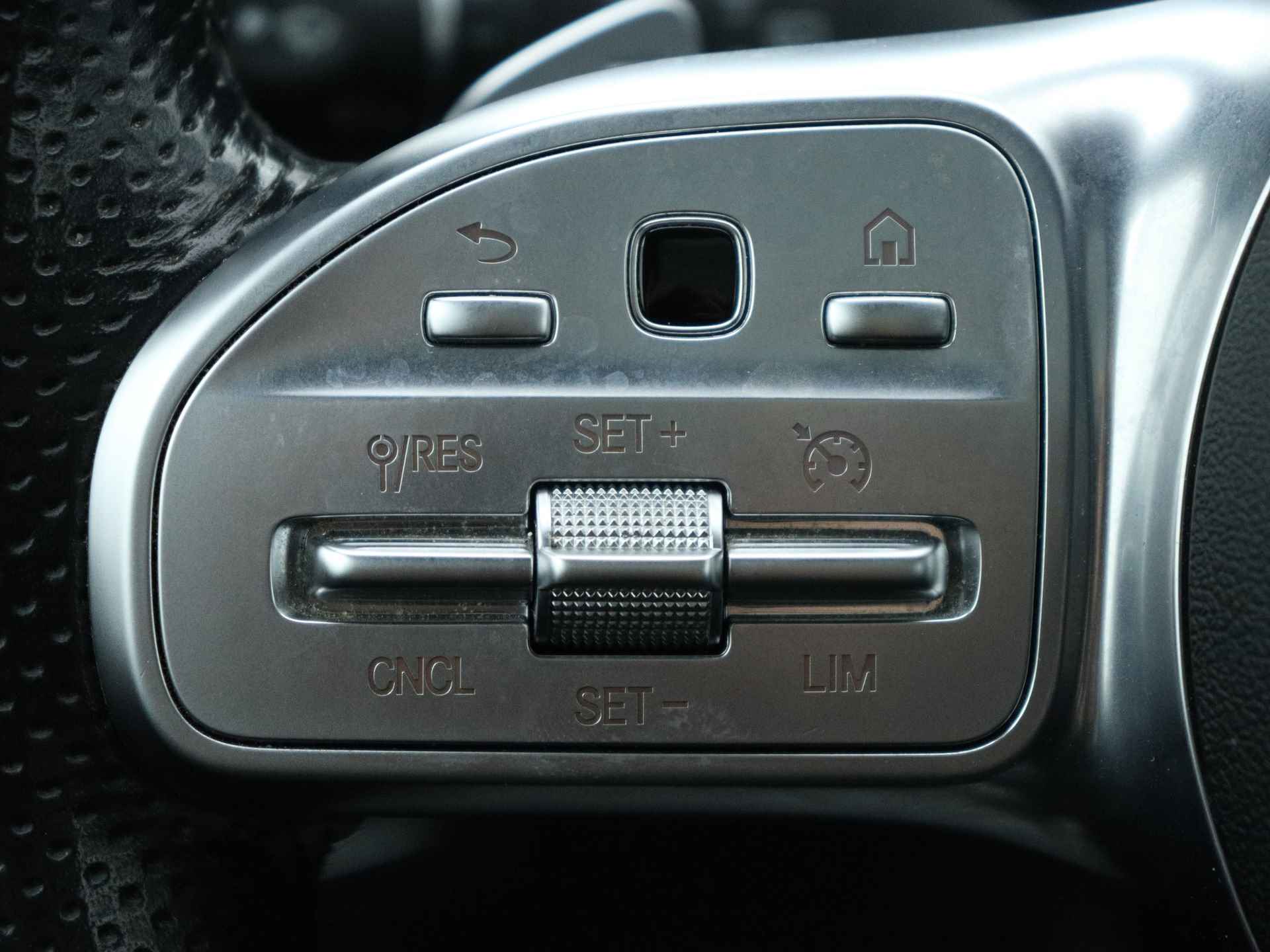 Mercedes-Benz C-Klasse 180 Business Solution AMG | 5 spaaks lichtmetalen velgen | Navigatie | Panoramadak | AMG Styling | Achteruitrijcamera | LED Koplampen | Inclusief 24 maanden MB Certified garantie voor europa. - 27/50