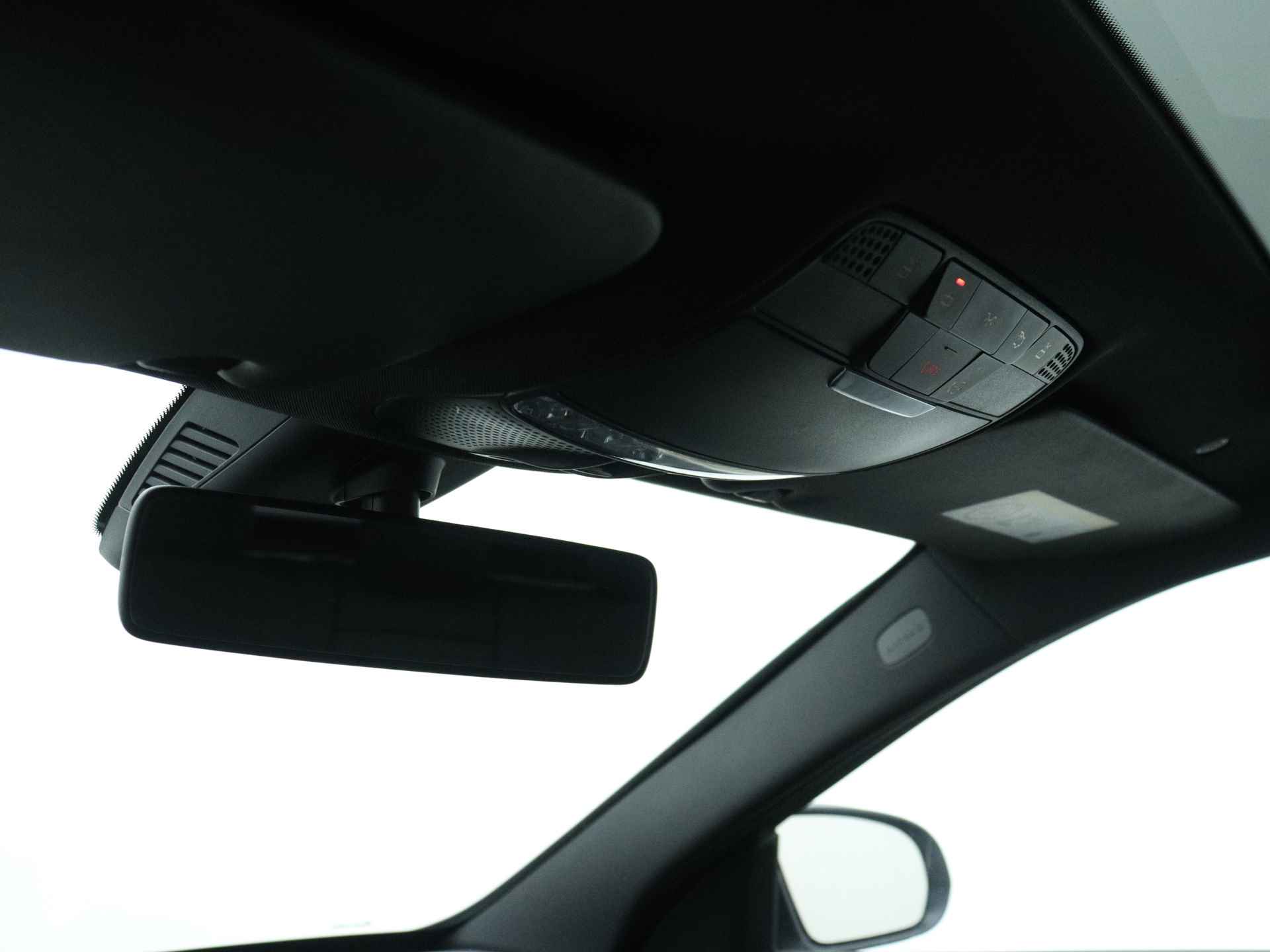 Mercedes-Benz C-Klasse 180 Business Solution AMG | 5 spaaks lichtmetalen velgen | Navigatie | Panoramadak | AMG Styling | Achteruitrijcamera | LED Koplampen | Inclusief 24 maanden MB Certified garantie voor europa. - 33/50
