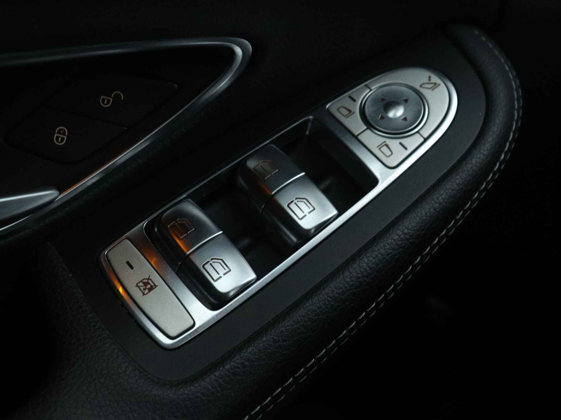Mercedes-Benz C-Klasse 180 Business Solution AMG | 5 spaaks lichtmetalen velgen | Navigatie | Panoramadak | AMG Styling | Achteruitrijcamera | LED Koplampen | Inclusief 24 maanden MB Certified garantie voor europa. - 34/50