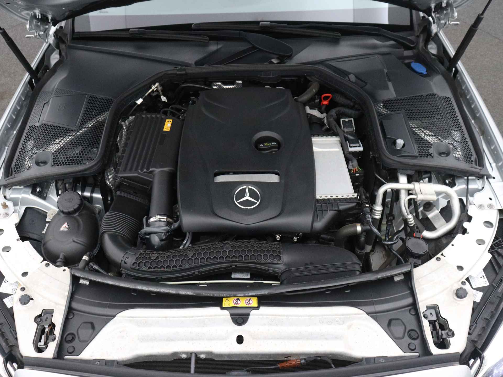 Mercedes-Benz C-Klasse 180 Business Solution AMG | 5 spaaks lichtmetalen velgen | Navigatie | Panoramadak | AMG Styling | Achteruitrijcamera | LED Koplampen | Inclusief 24 maanden MB Certified garantie voor europa. - 42/50