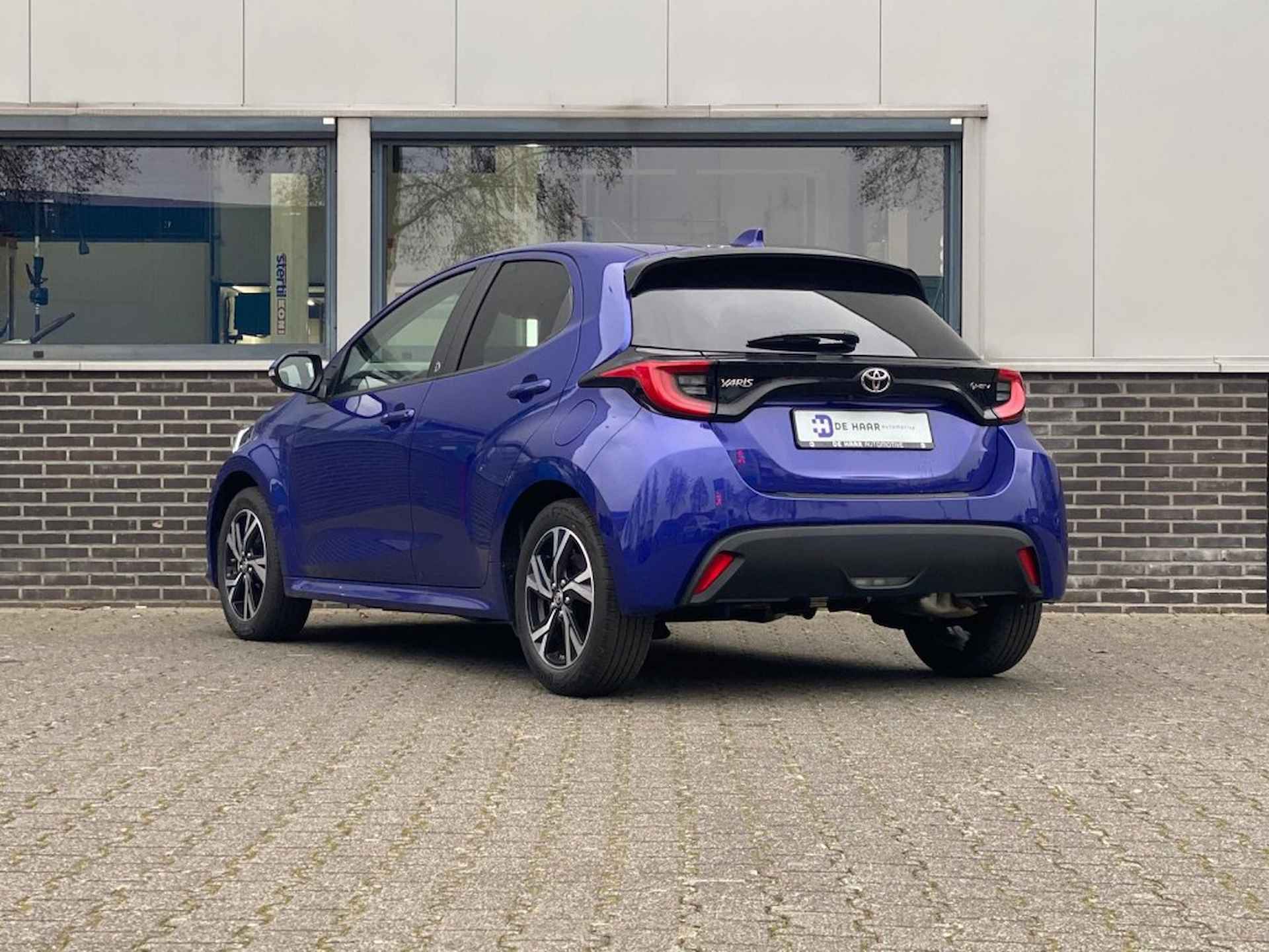 TOYOTA Yaris 1.5 Hybrid Dynamic -Sensoren Voor+Aachter - Carplay - LED - Came - 4/25