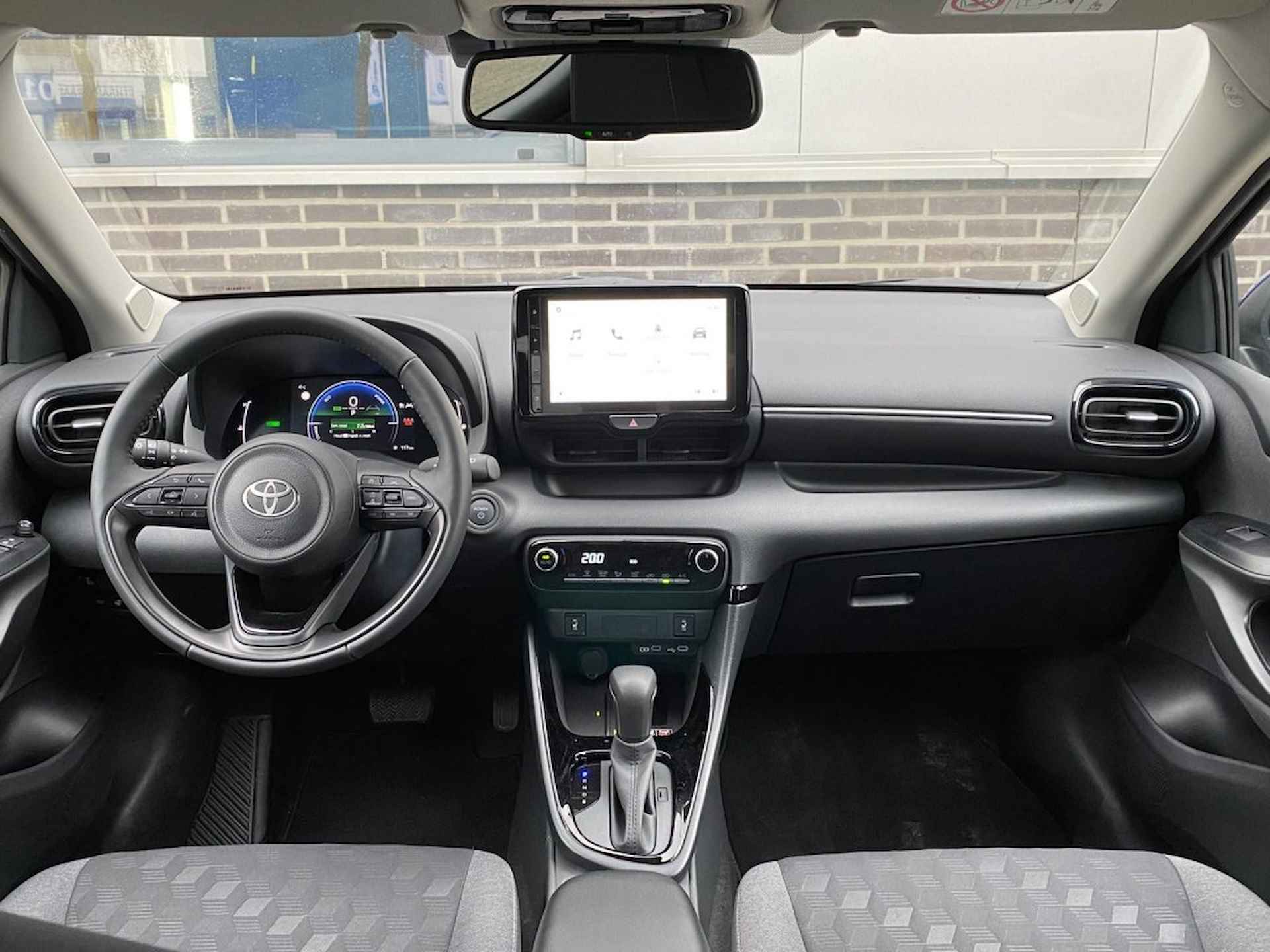 TOYOTA Yaris 1.5 Hybrid Dynamic -Sensoren Voor+Aachter - Carplay - LED - Came - 5/25