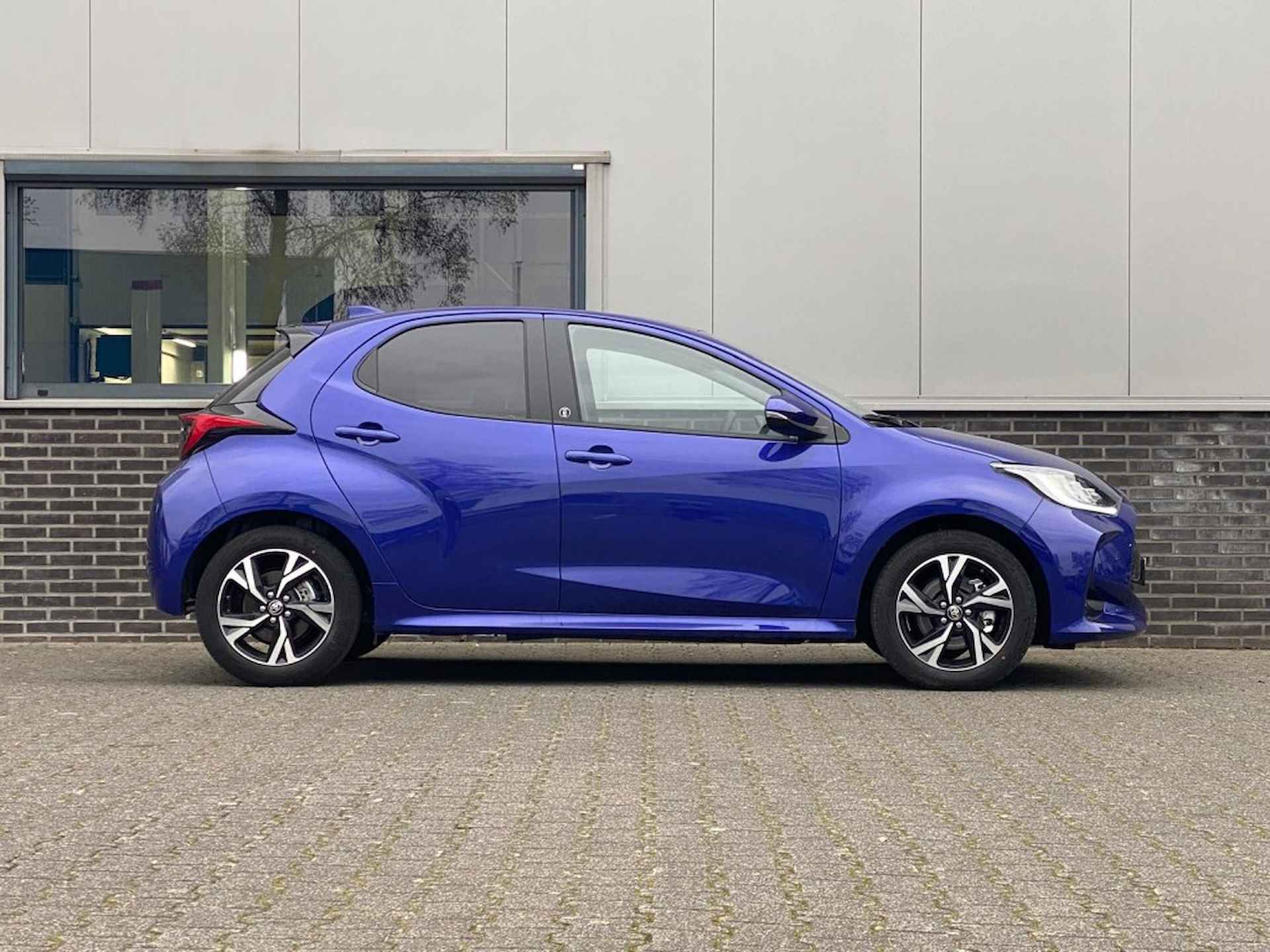 TOYOTA Yaris 1.5 Hybrid Dynamic -Sensoren Voor+Aachter - Carplay - LED - Came - 11/25