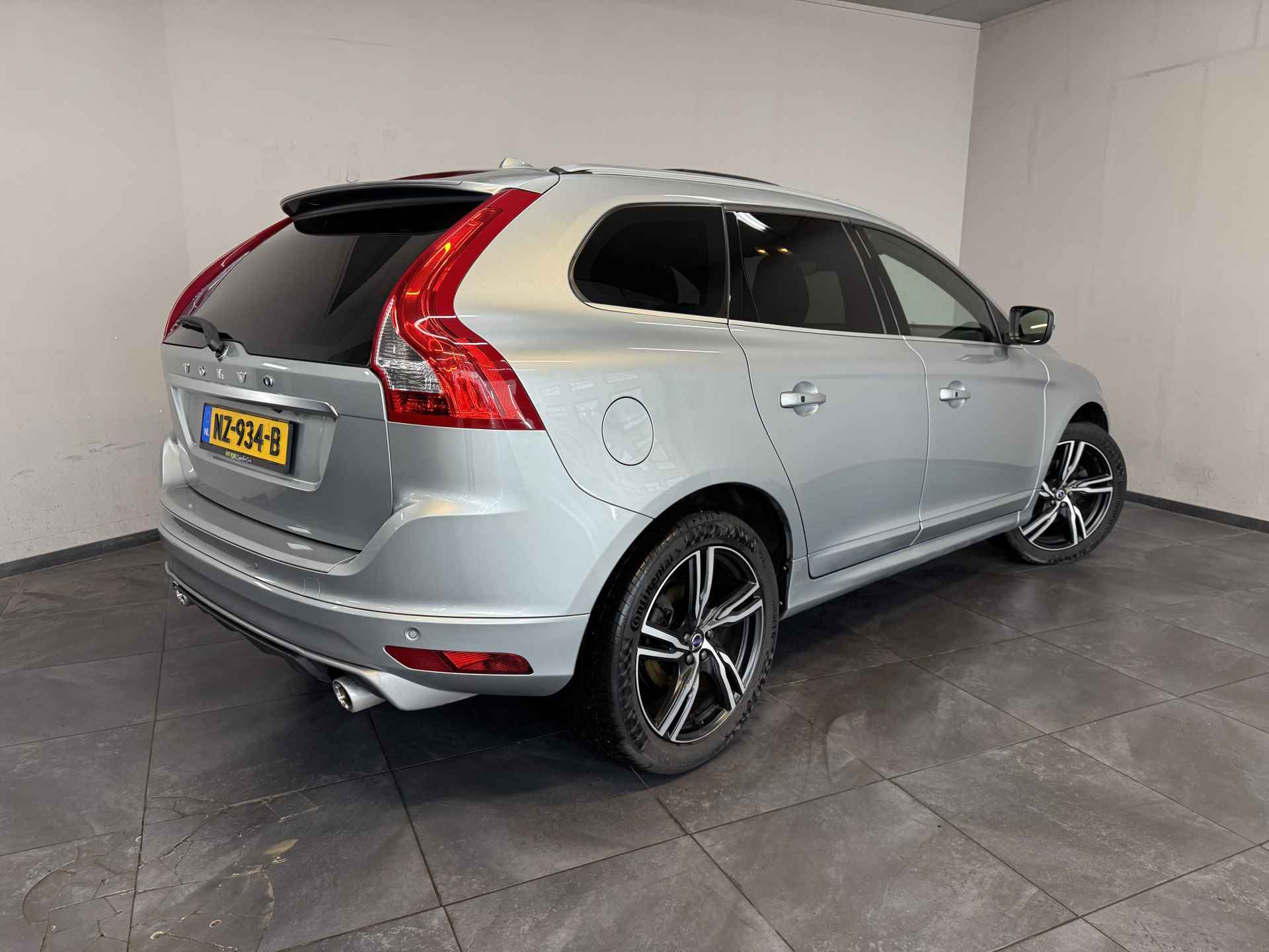 Volvo XC60 2.0 D4 FWD R-Design ✅ Panoramadak ✅ R-Design ✅ Harman/Kardon ✅ Trekhaak ✅ Stoelverwarming ✅ Adaptive Cruise Control ✅ Stuurverwarming ✅ - 6/82